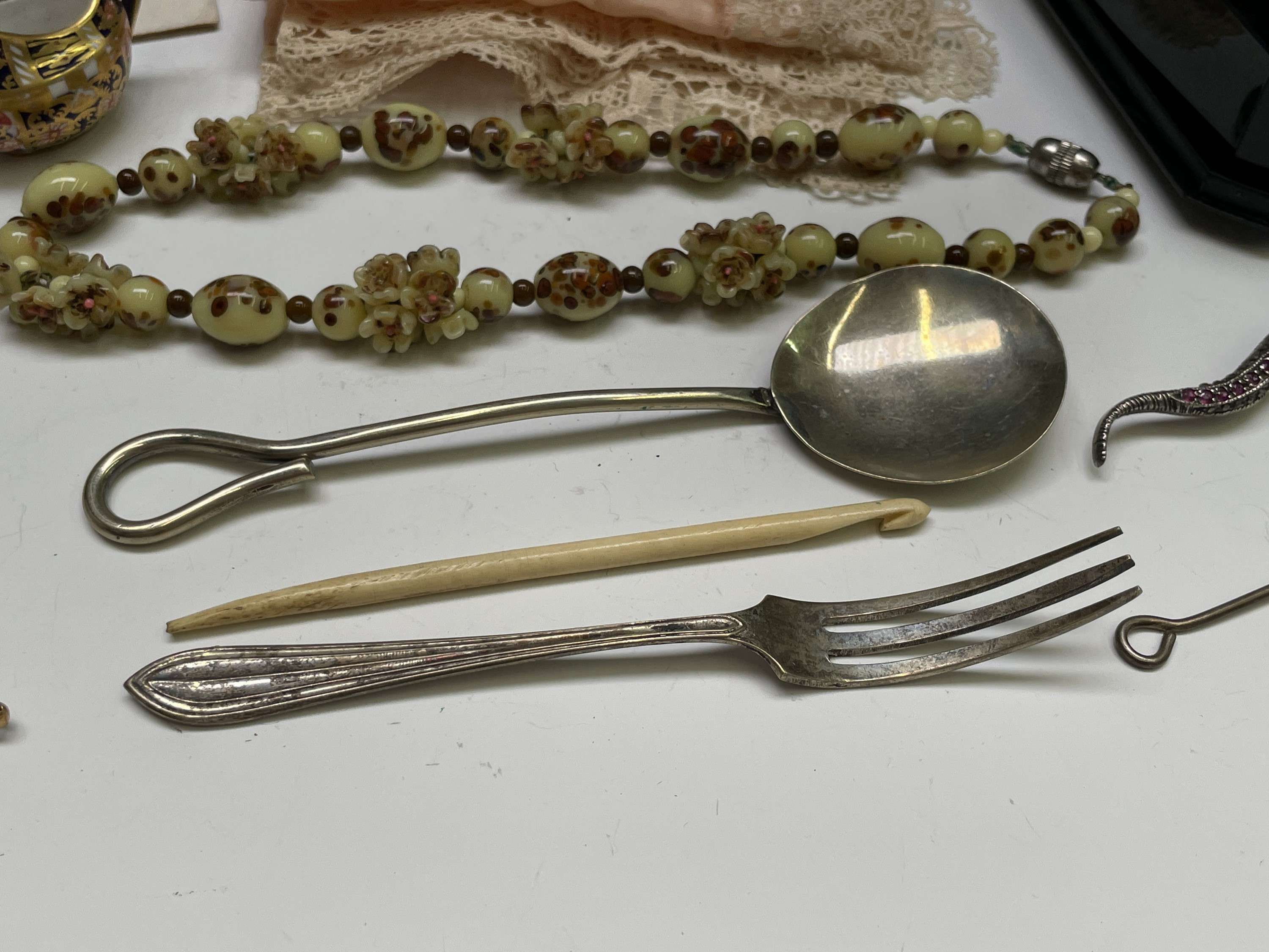 Costume jewellery, plate cutlery, a small amount of silver items including a lucky horseshoe - Image 12 of 13