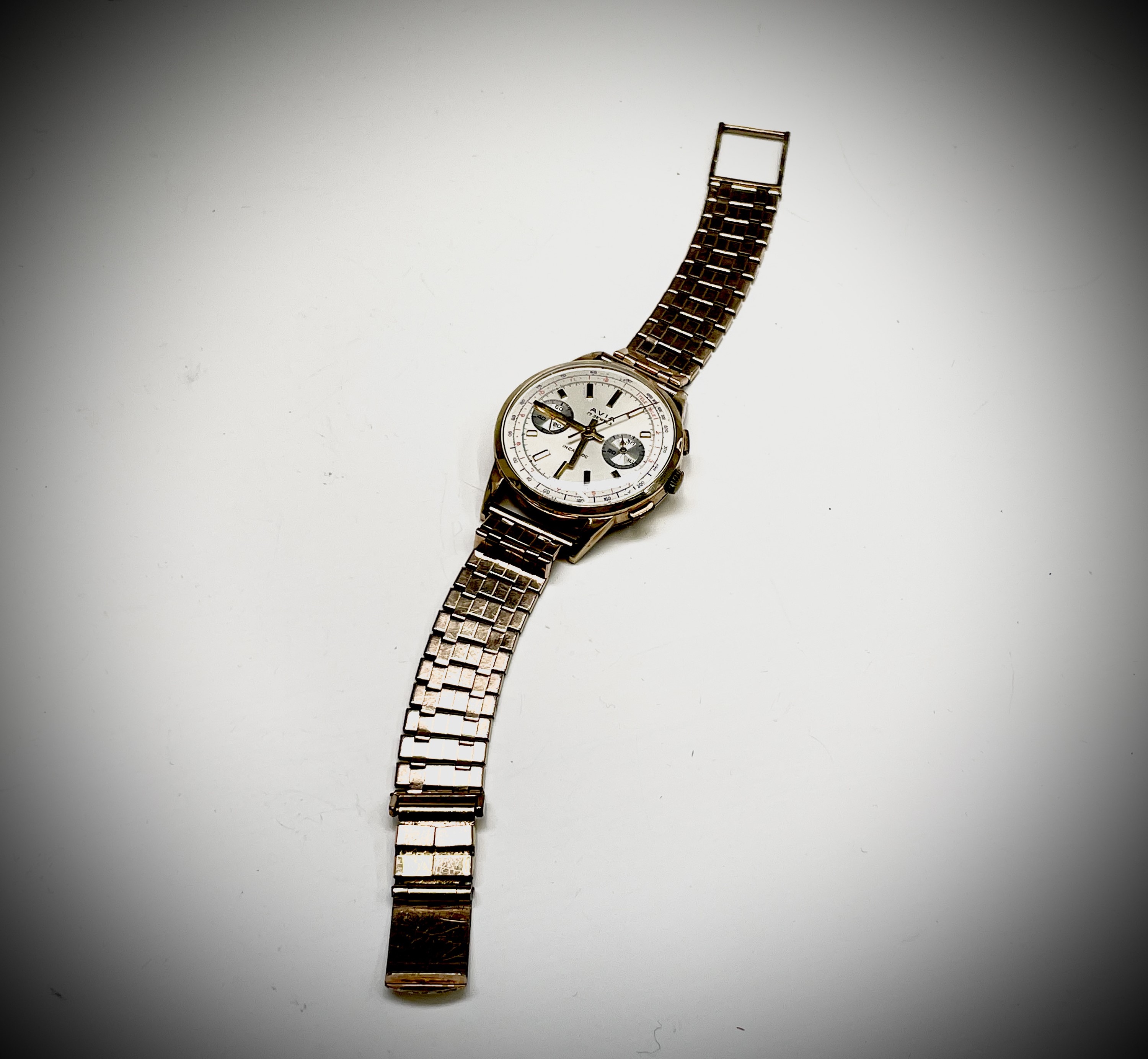 An Avia 9ct gold cased chronograph wristwatch 36mm diameter 52.8gm including gilt bracelet. - Image 3 of 9