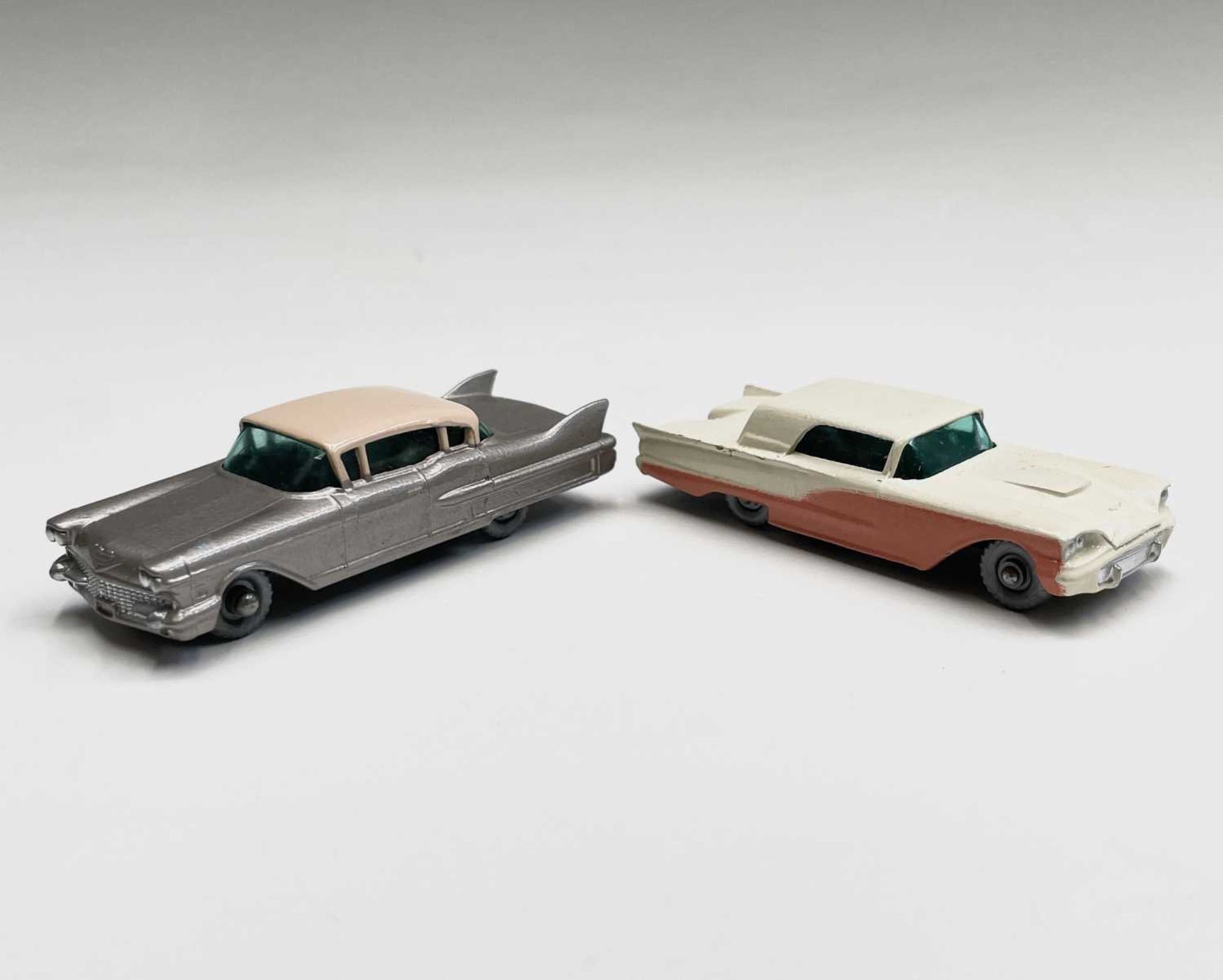 Lesney - Matchbox Toys nos 27 and 75. Cadillac Sedan, metalic lilac body, pink roof, black base, S. - Image 9 of 11