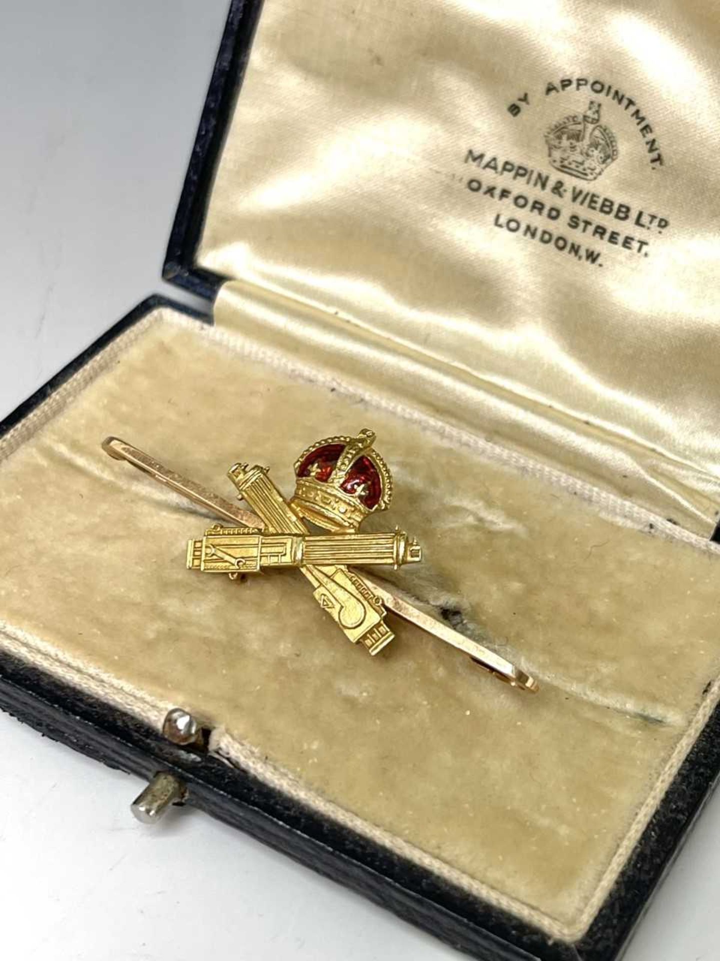 Machine Gun Corps Gold Tie Pin / Sweetheart Type Brooch. A Mappin & Webb cased 15ct gold and - Image 3 of 4
