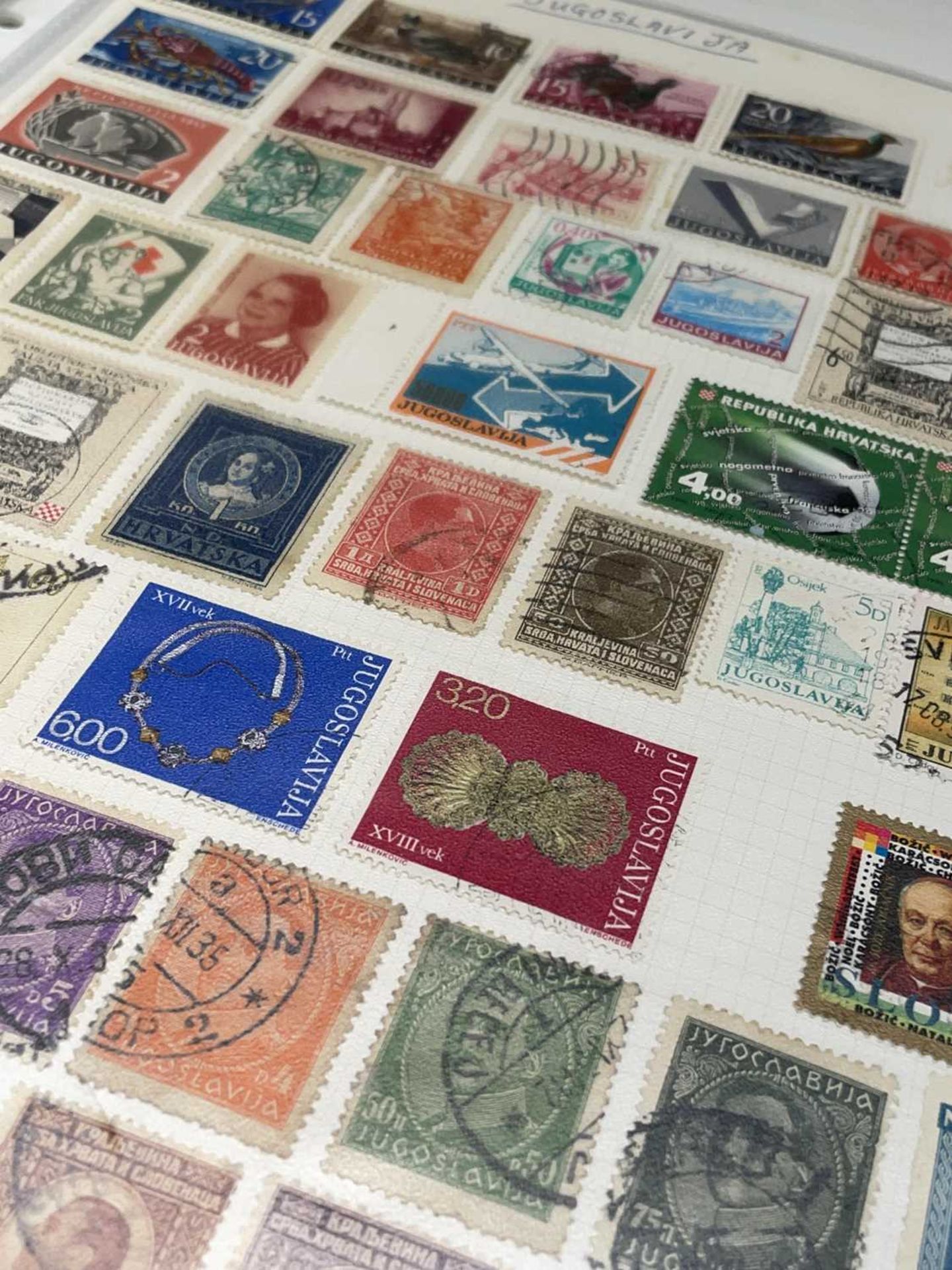 World Collection A to Z in 15 volumes. A little muddled but nevertheless a huge quantity of stamps - Image 6 of 15