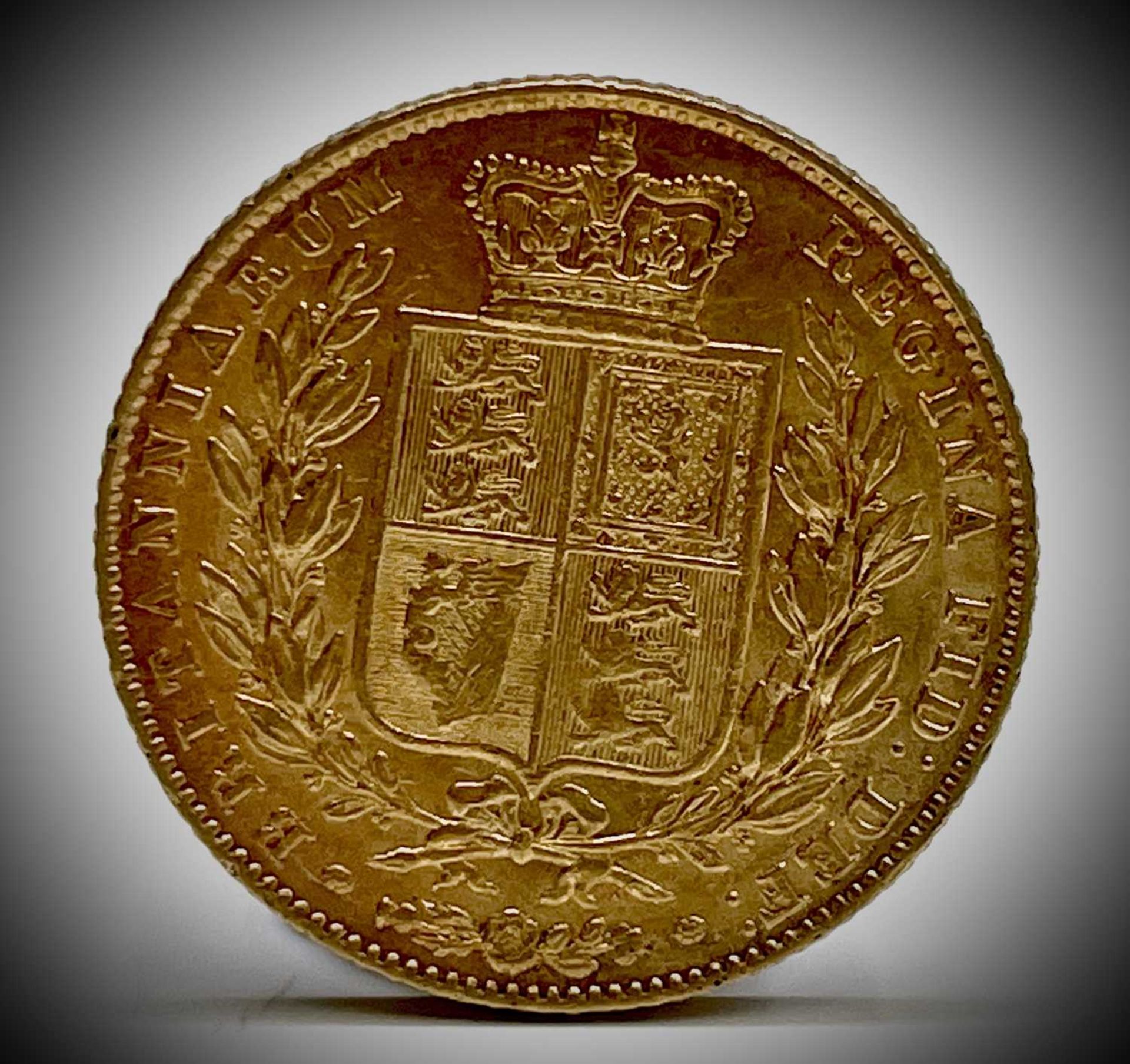 Great Britain Gold Sovereign 1847 Queen Victoria Shield Back Condition: please request a condition