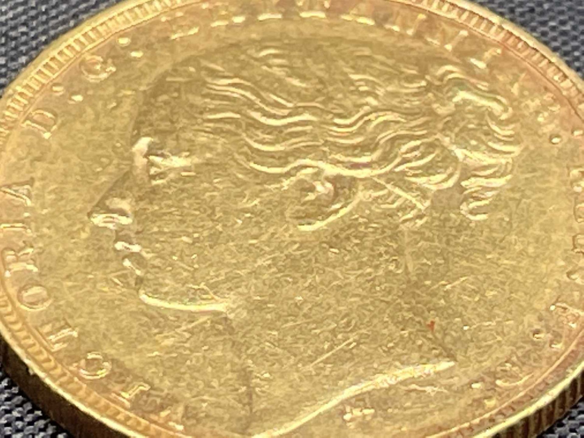 Great Britain Gold Sovereign 1879 George & Dragon Melbourne mint mark. Note: Melbourne mint mark - Image 5 of 5