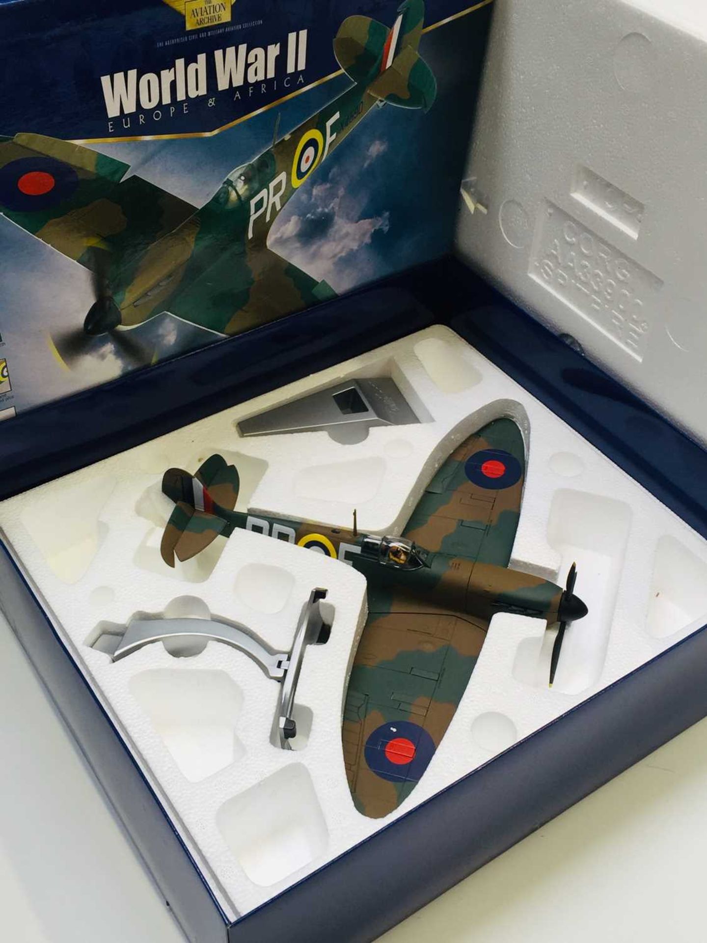 Corgi Aviation Archive Die Cast Aeroplane - Supermarine Spitfire MK1A X4590/PR-F, 609 SQN. RAF (ref. - Image 3 of 5