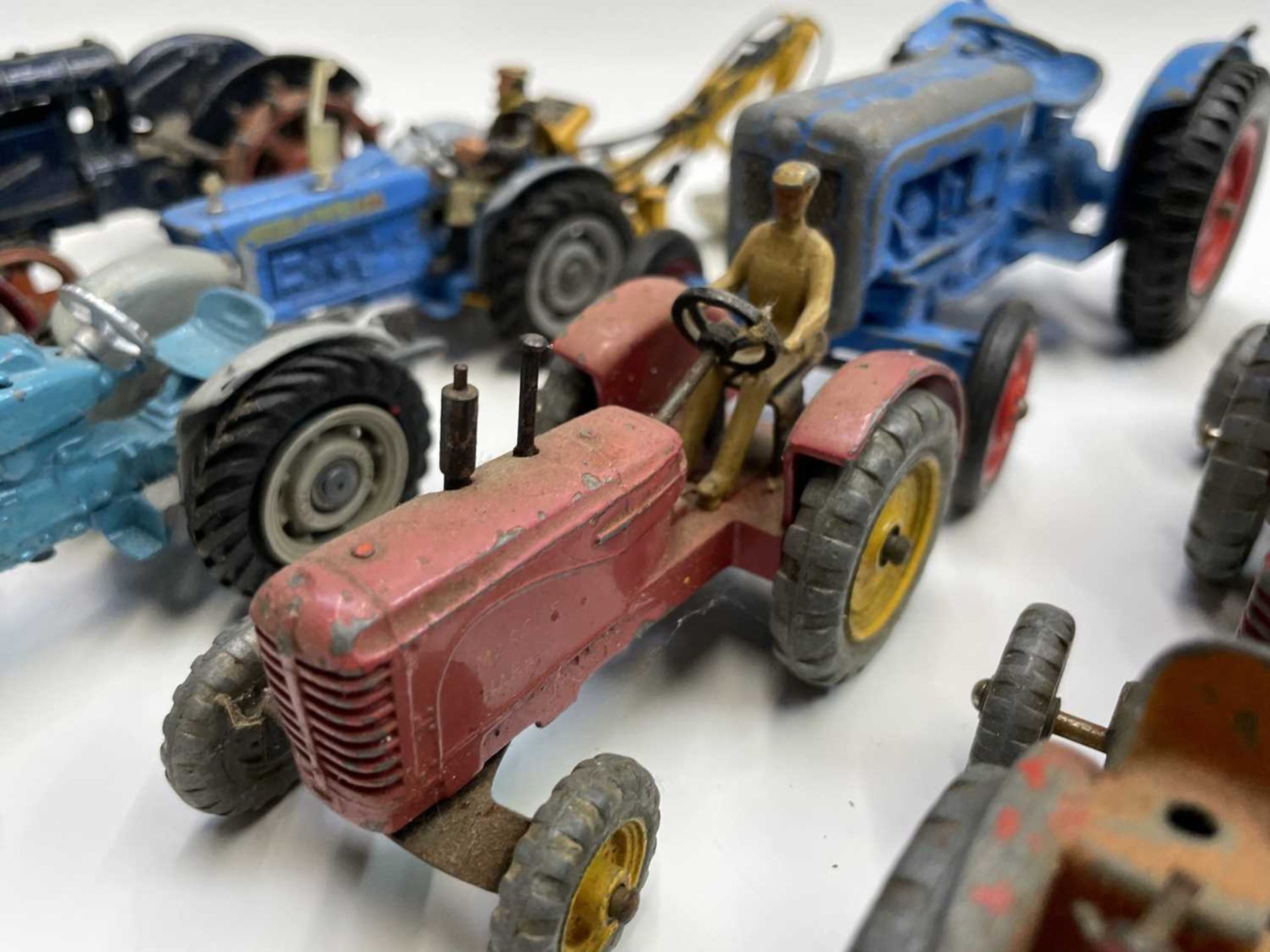 Tractors. Quantity of diecast tractors in mixed condition by Britains, Dinky, Corgi, Lesney, etc. 13 - Image 8 of 12