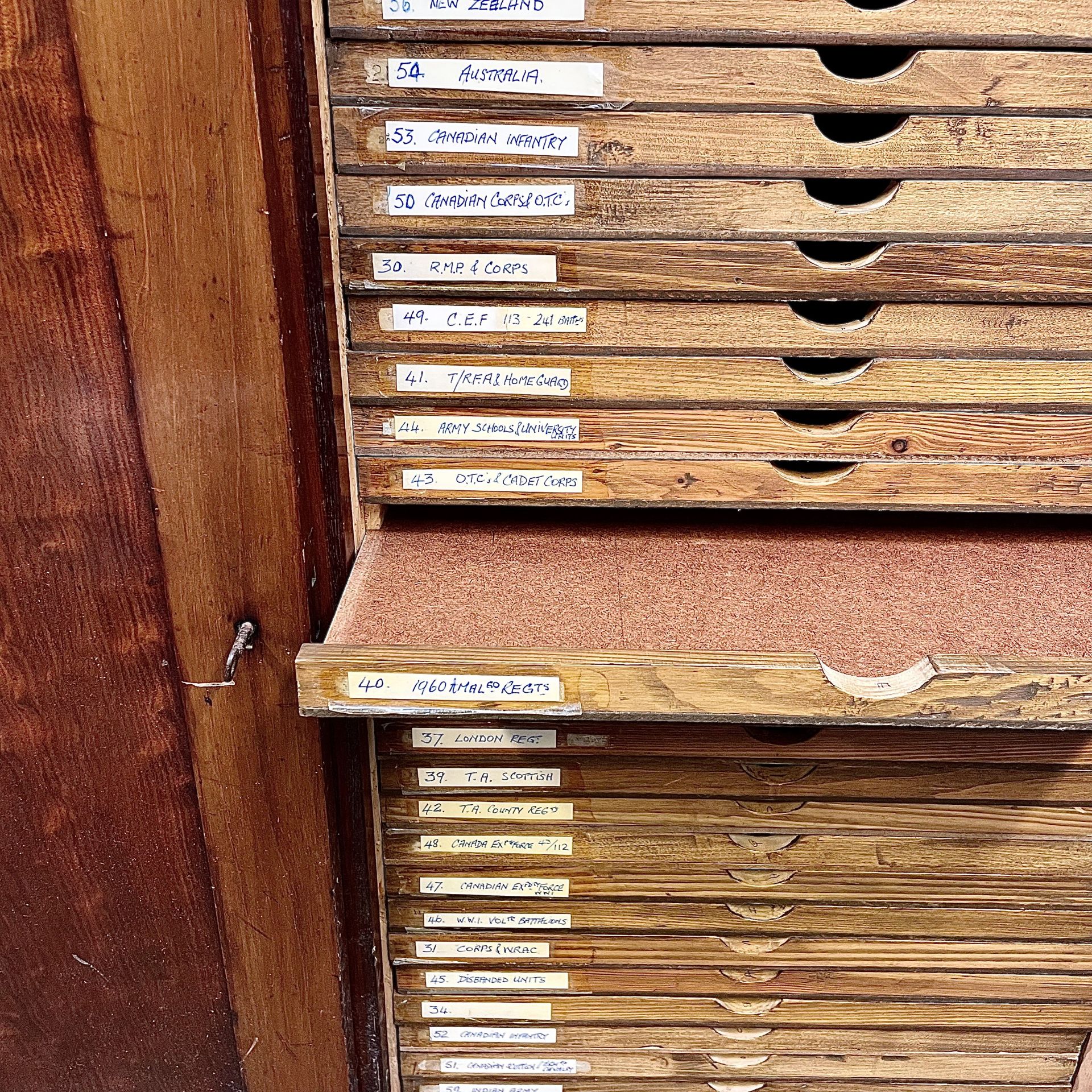 A collector's cabinet with 56 handmade drawers, ideal for displaying badges, buttons, coins etc. - Image 4 of 9