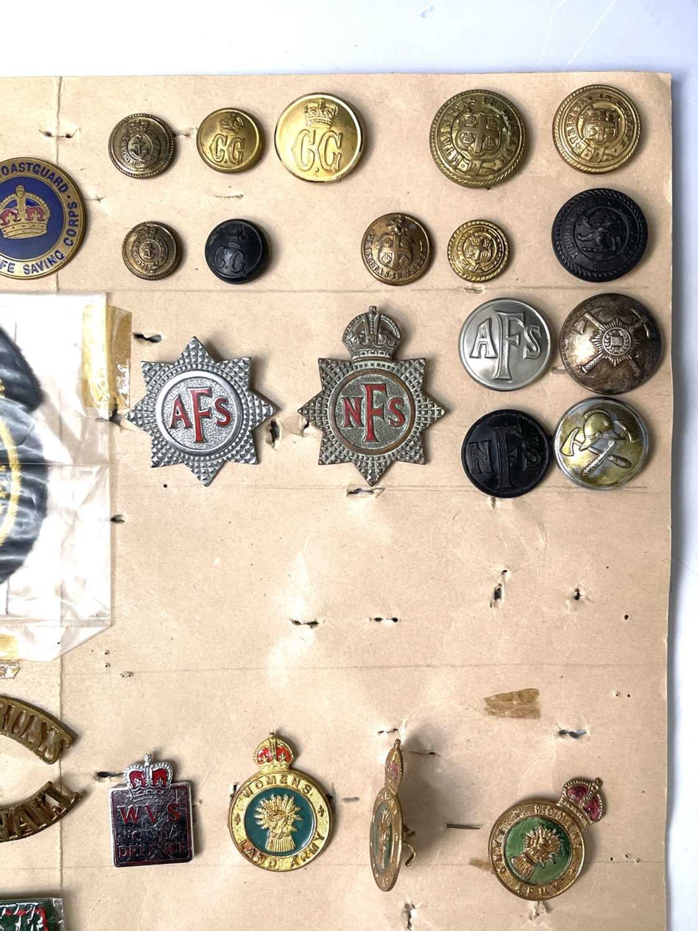 Military Auxiliary Services. A display card of badges, buttons, etc. Noted: On War Service, On War - Image 5 of 5