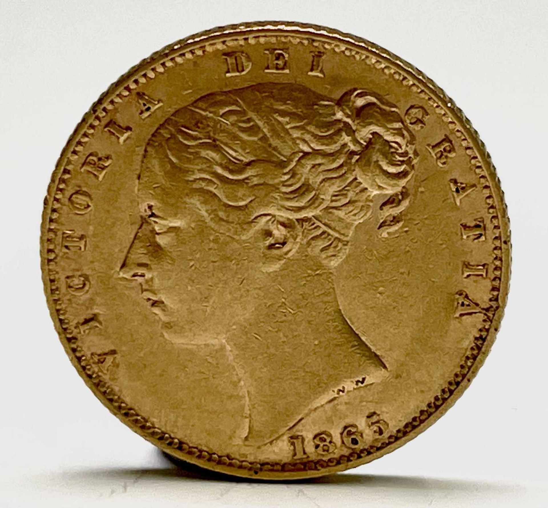 Great Britain Gold Sovereign 1865 Die no.23 Shield Back low mintage Condition: please request a - Image 2 of 10