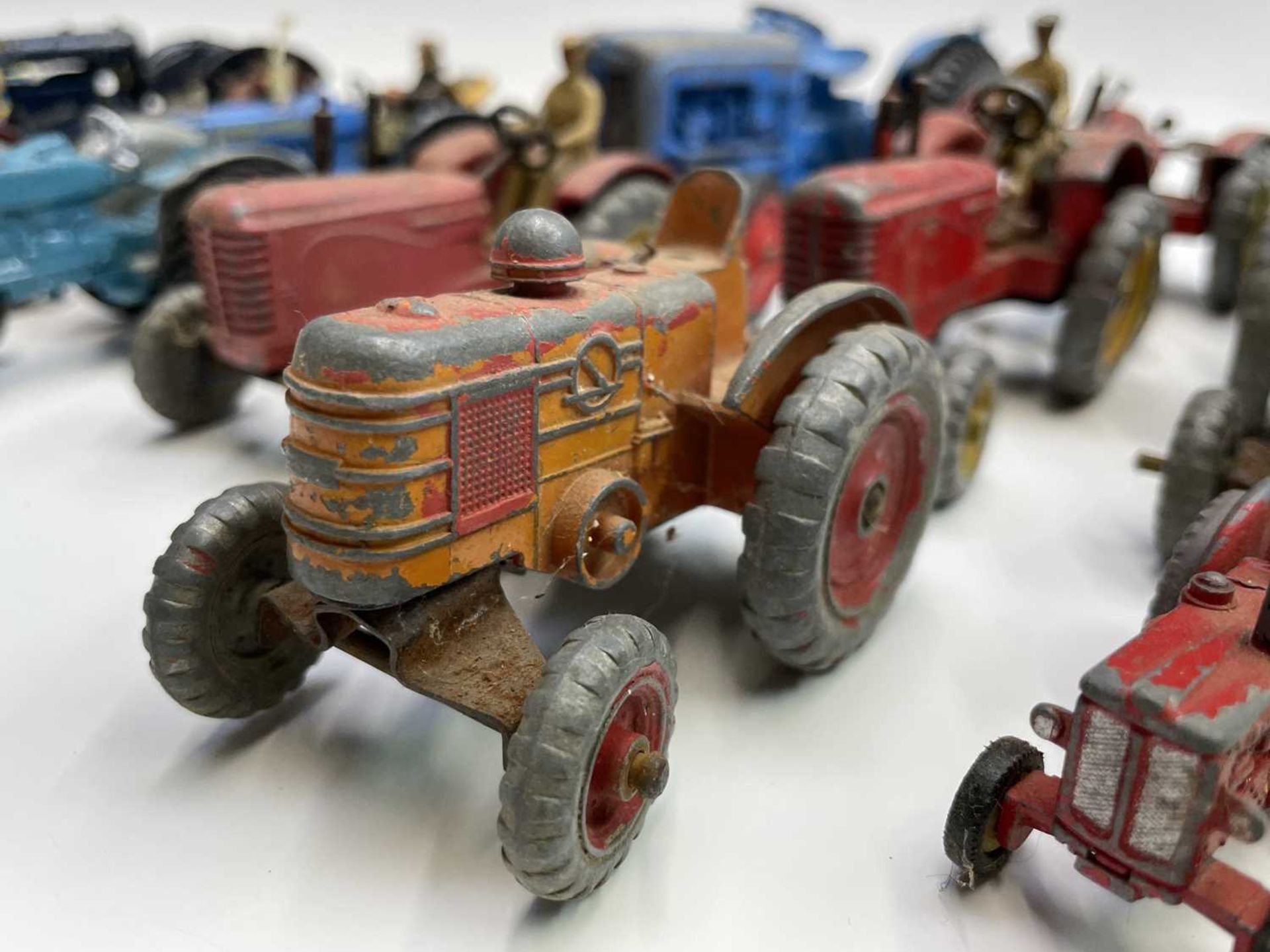 Tractors. Quantity of diecast tractors in mixed condition by Britains, Dinky, Corgi, Lesney, etc. 13 - Image 10 of 12