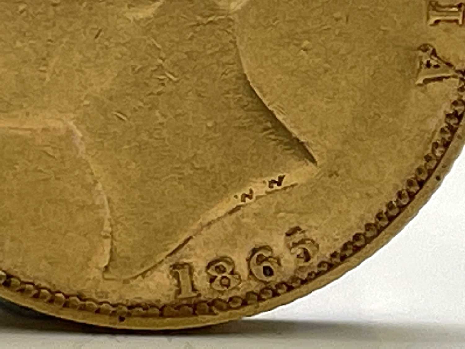 Great Britain Gold Sovereign 1865 Die no.23 Shield Back low mintage Condition: please request a - Image 9 of 10