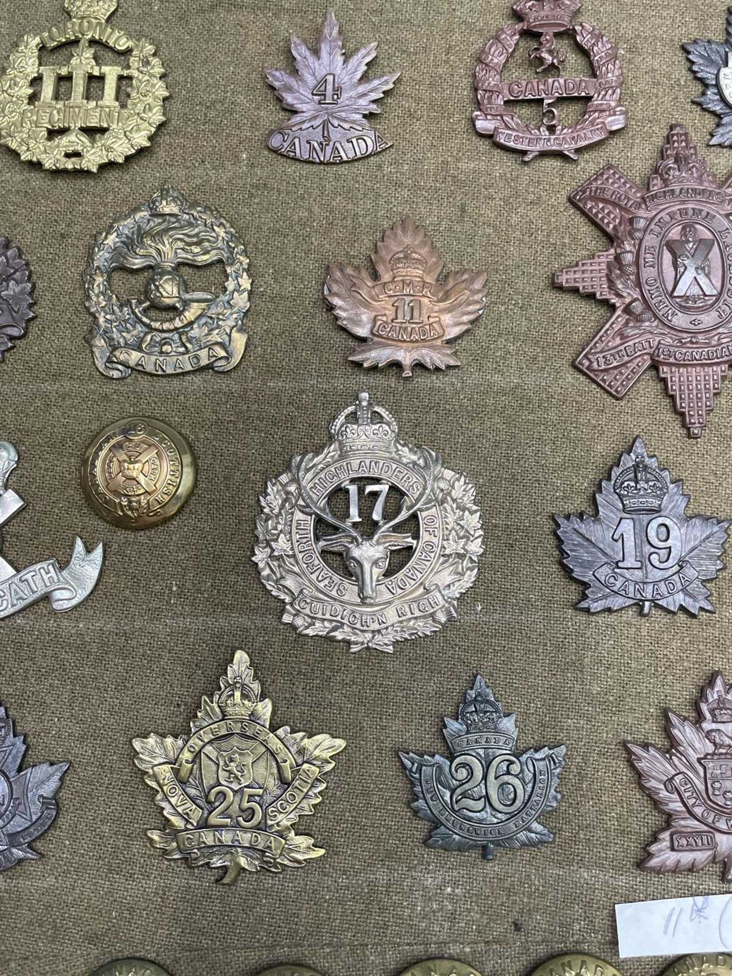 Canadian Expeditionary Forces 1 to 39 Battalions. A display card containing cap badges, collar dogs, - Image 5 of 5