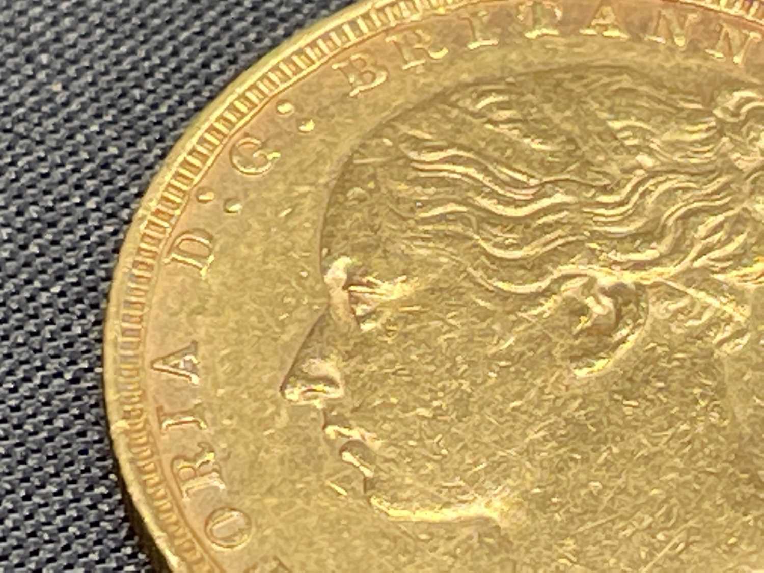 Great Britain Gold Sovereign 1879 George & Dragon Melbourne mint mark. Note: Melbourne mint mark - Image 2 of 5