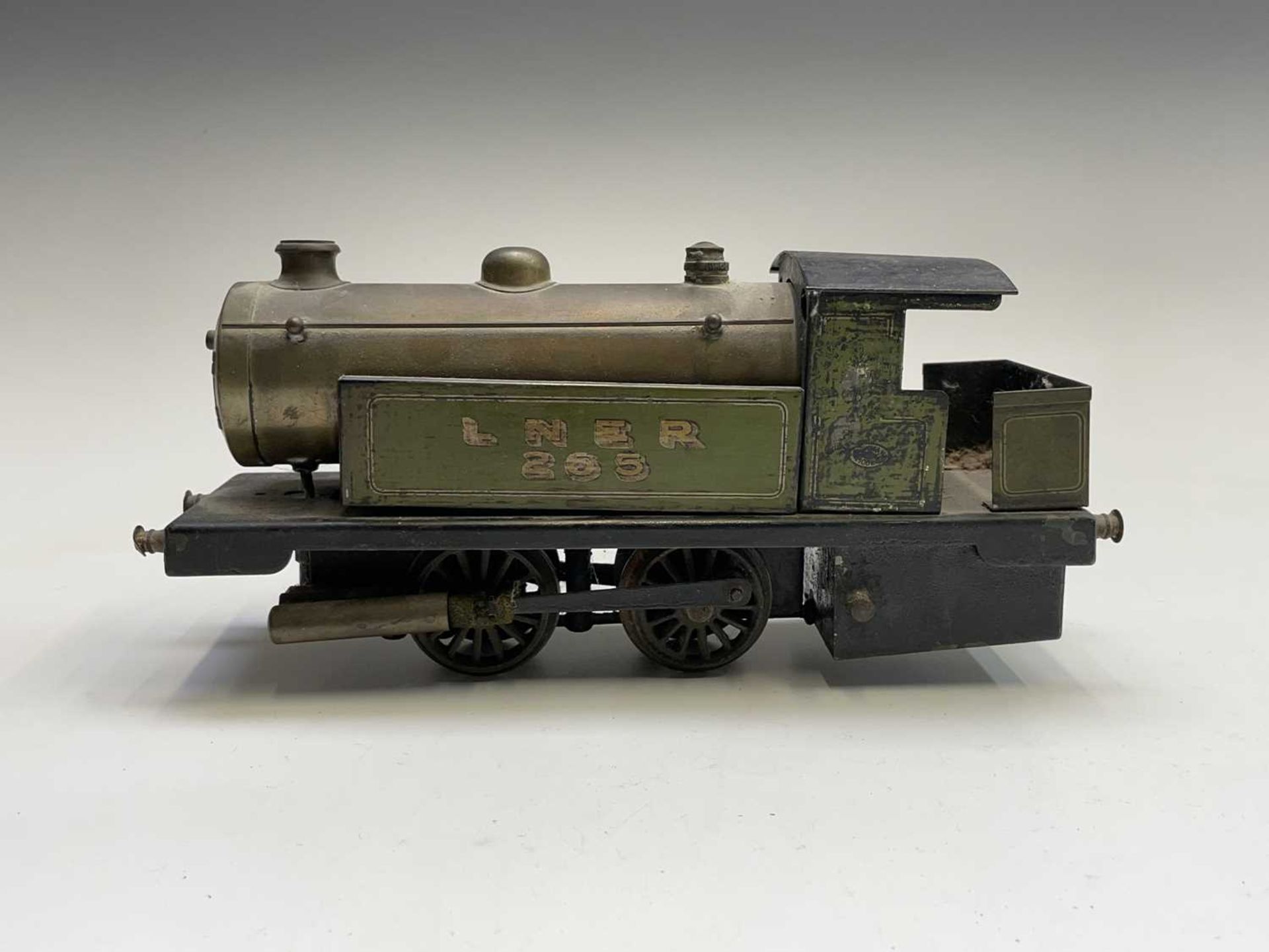 Transport - Model Railways - 'O' Gauge. Lot comprises Meccano clockwork. LNER Tender Engine 4-4-0 - Image 8 of 10