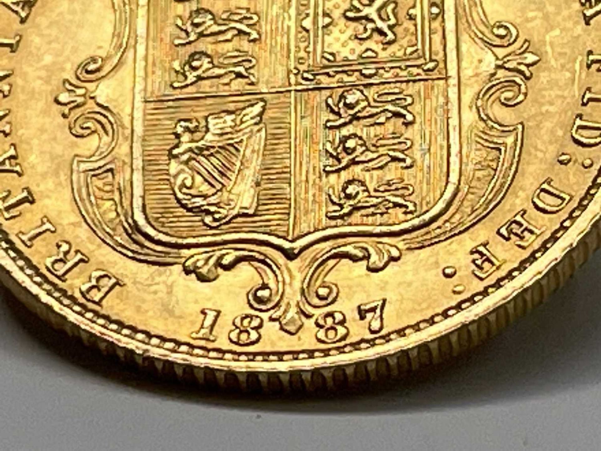 Great Britain Gold Half Sovereign 1887 Queen Victoria Shield Jubilee head UNC Condition: please - Image 2 of 6