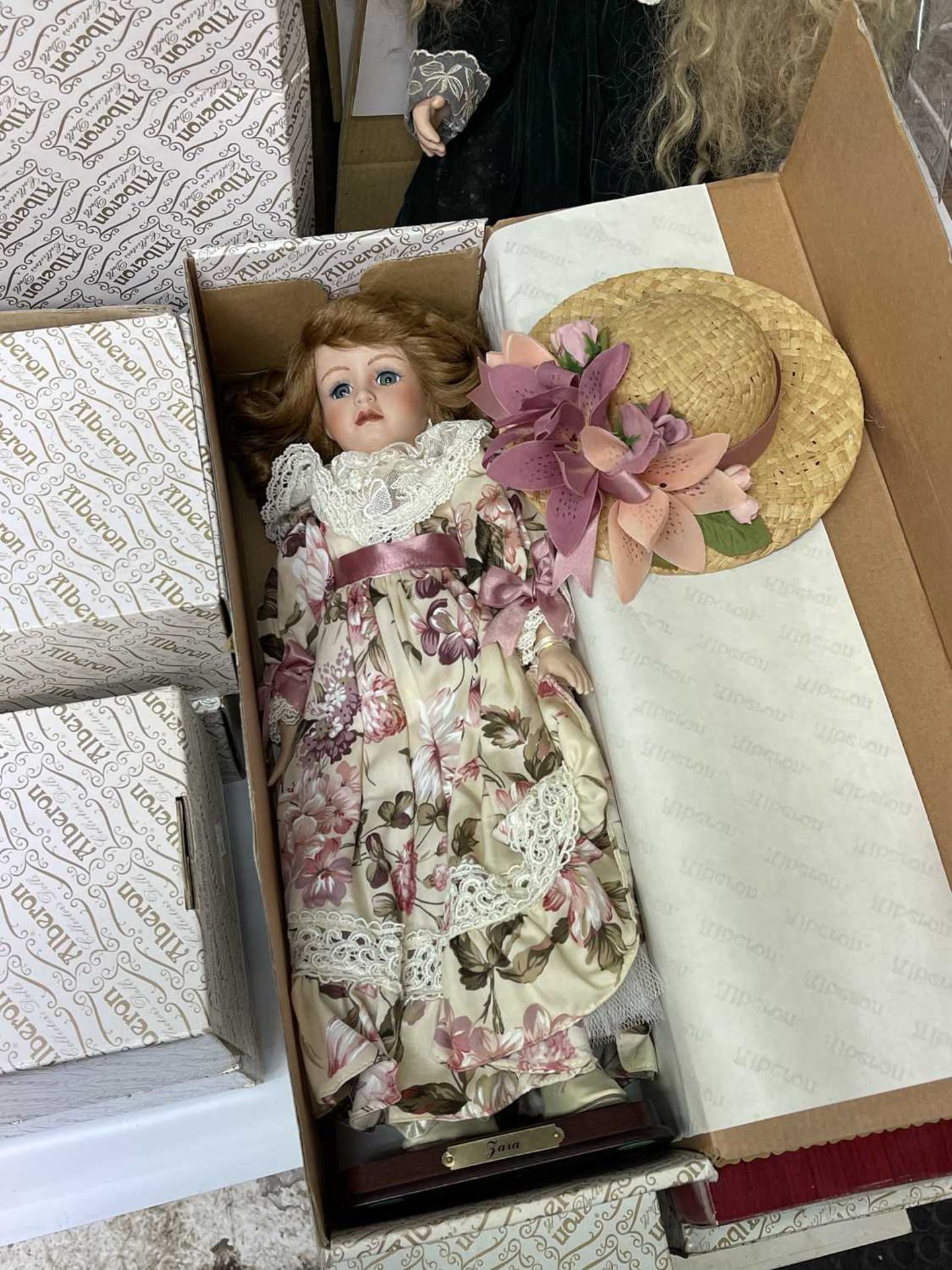 Alberon Collectors Dolls. 12 porcelain headed dolls of various sizes. All boxed. Condition: please - Image 5 of 5