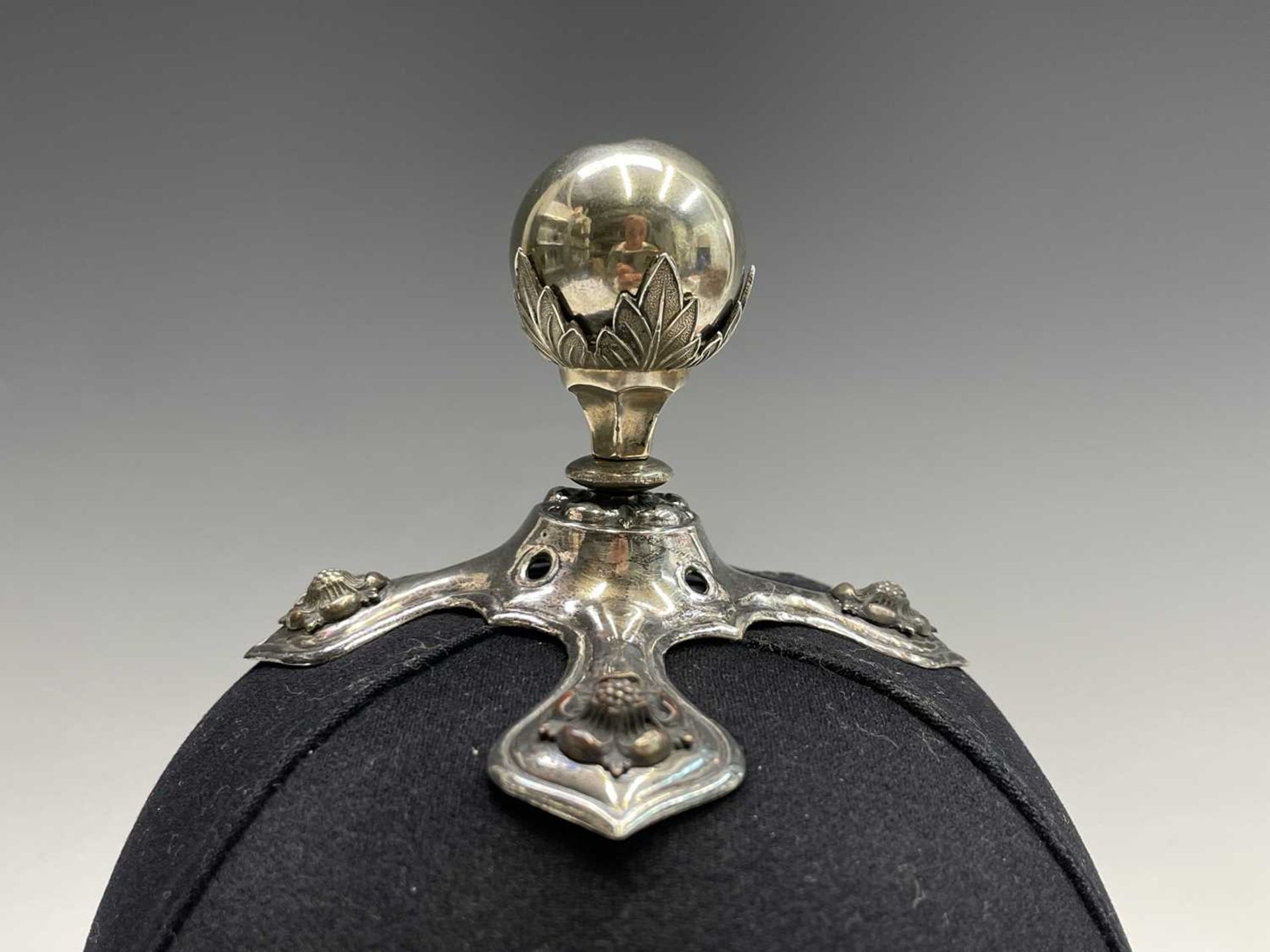 Cornwall Regiments: First Cornwall Artillery Volunteers. A helmet displaying the above badge with - Image 5 of 9