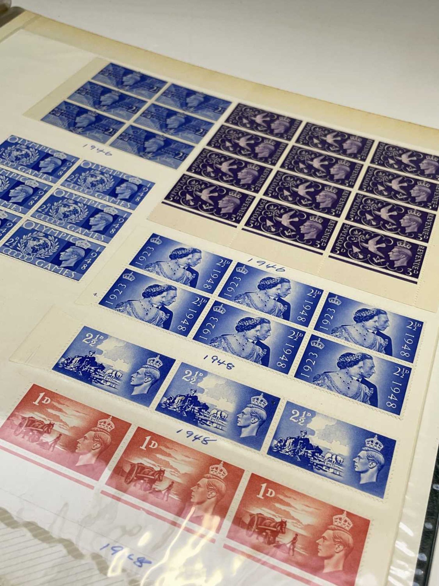 Great Britain. A box containing a large quantity of mint and used G.B. stamps, First Day Covers - Image 3 of 20