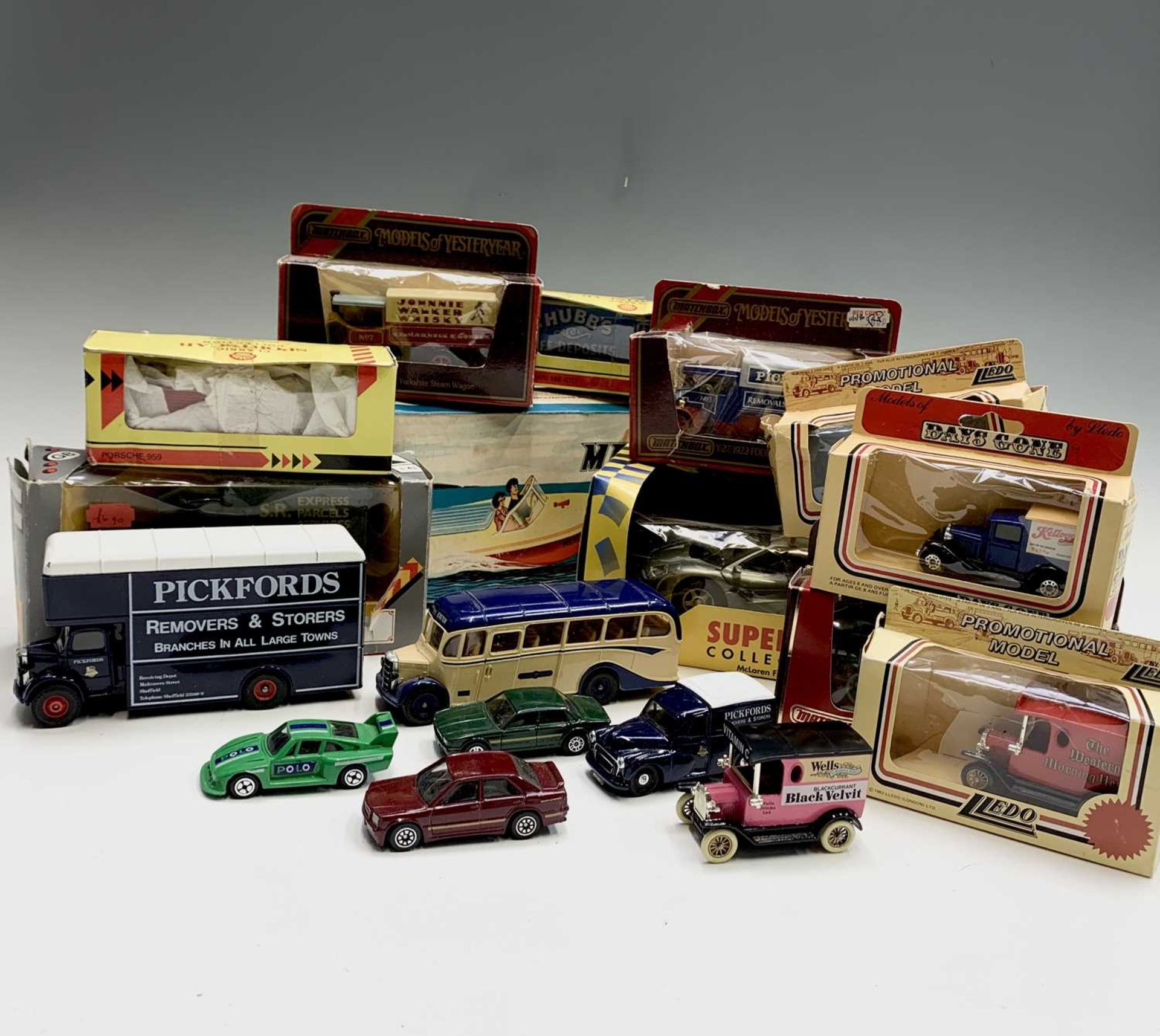 Sutcliffe Merlin Electric Speedboat, plus 18 Diecast Models. A boxed Sutcliffe tin plate painted