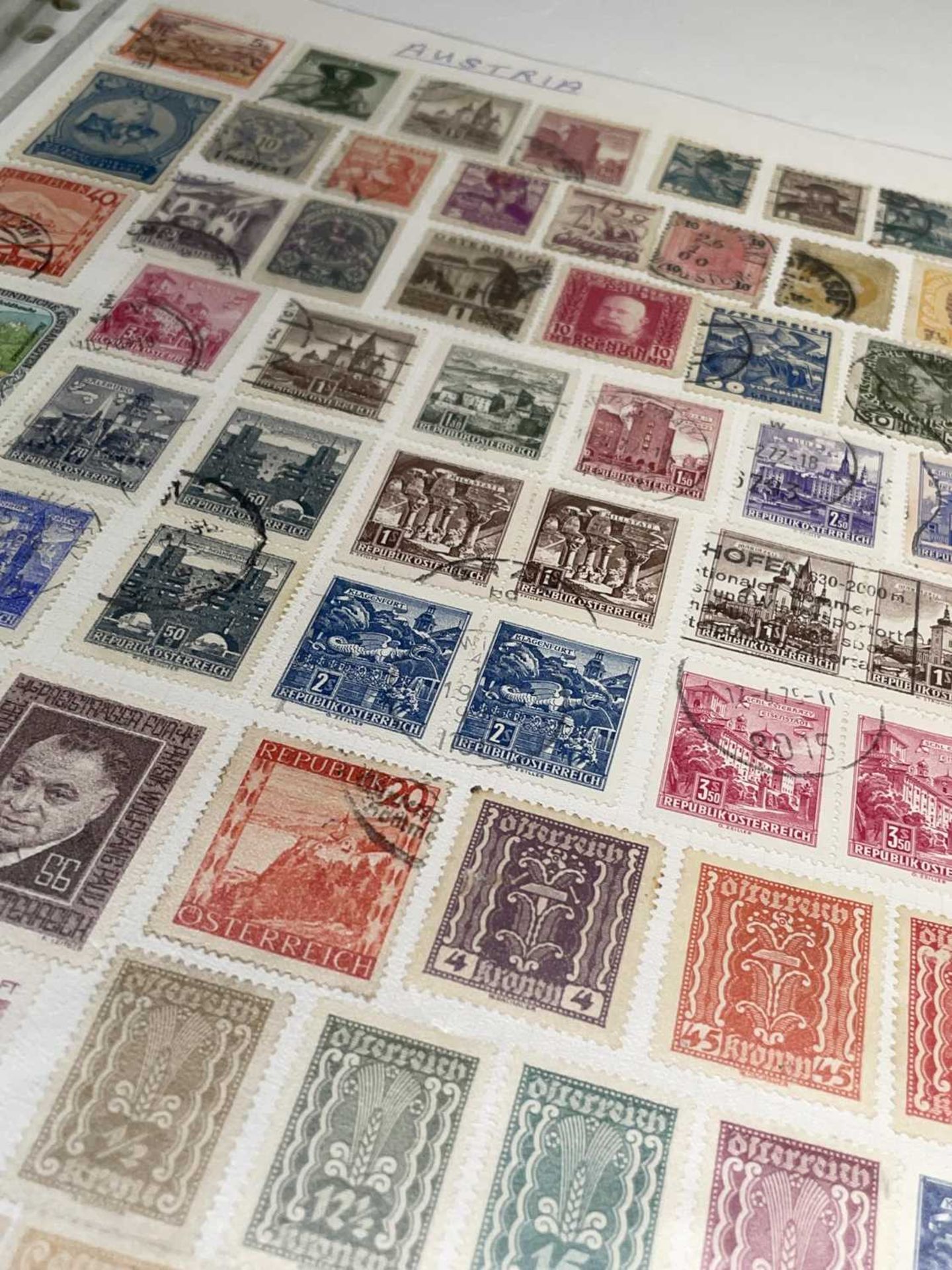 World Collection A to Z in 15 volumes. A little muddled but nevertheless a huge quantity of stamps - Image 3 of 15