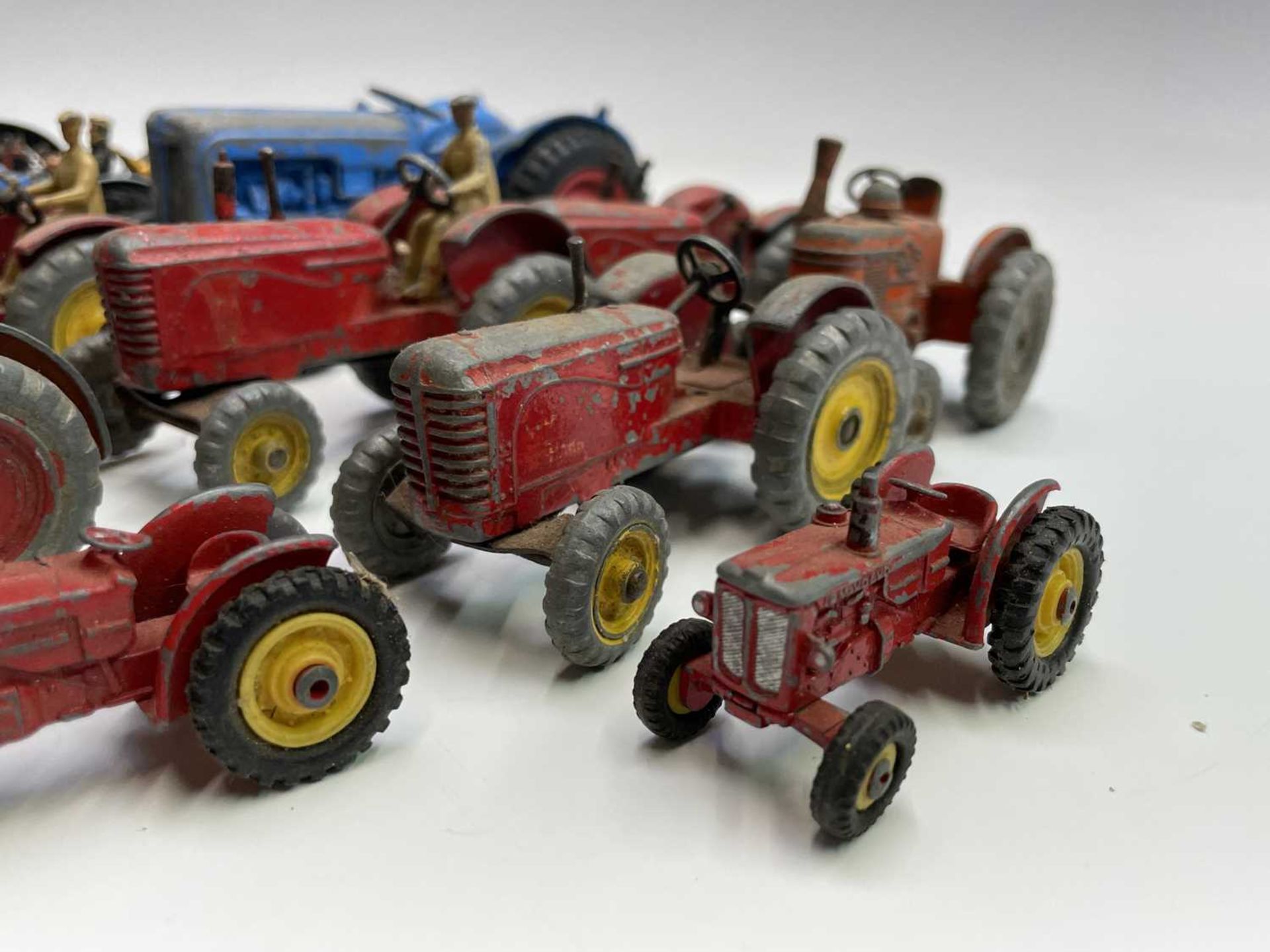 Tractors. Quantity of diecast tractors in mixed condition by Britains, Dinky, Corgi, Lesney, etc. 13 - Image 11 of 12