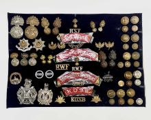 English, Scottish and Welsh Regiments - 21st-25th Foot. A display card containing cap badges, collar