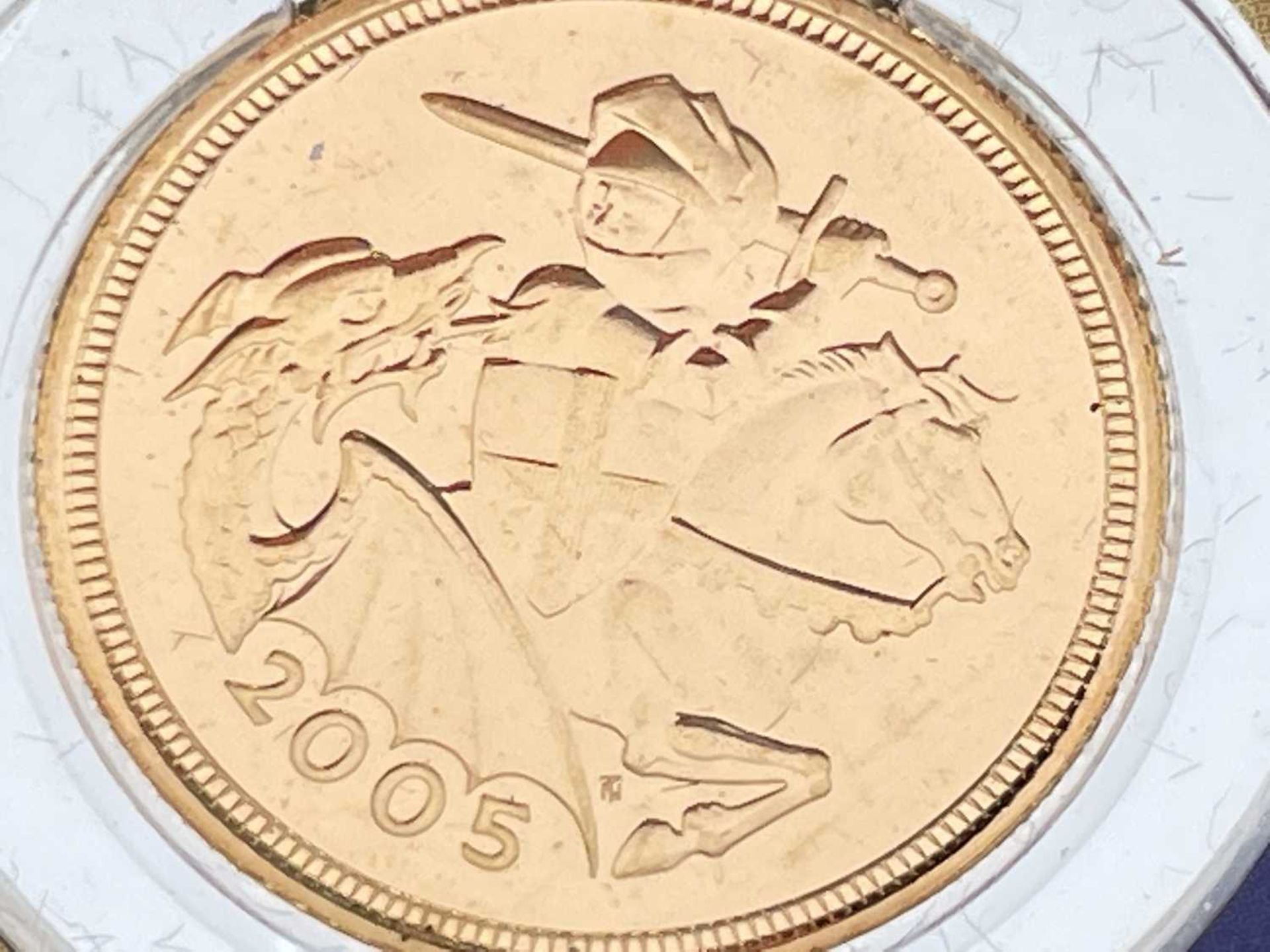 Great Britain Gold Half Sovereign 2005 Queen Elizabeth II featuring new portrayal of George & Dragon - Image 3 of 5