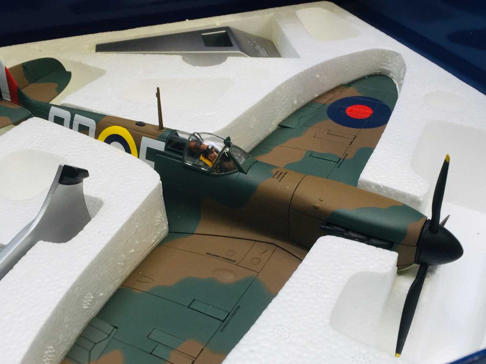 Corgi Aviation Archive Die Cast Aeroplane - Supermarine Spitfire MK1A X4590/PR-F, 609 SQN. RAF (ref. - Image 4 of 5