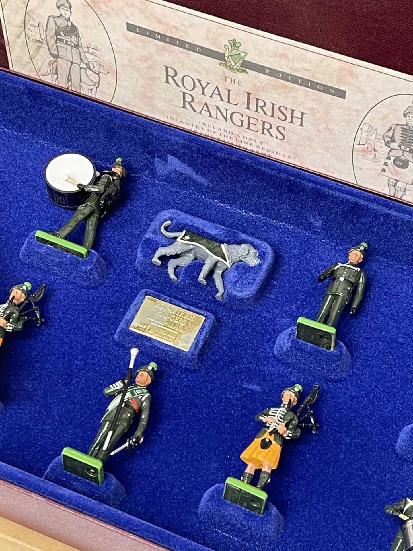 Britains - Royal Anglian Regiment and Royal Irish Rangers - boxed sets 5294 and 5192. 22 figures - Image 5 of 5