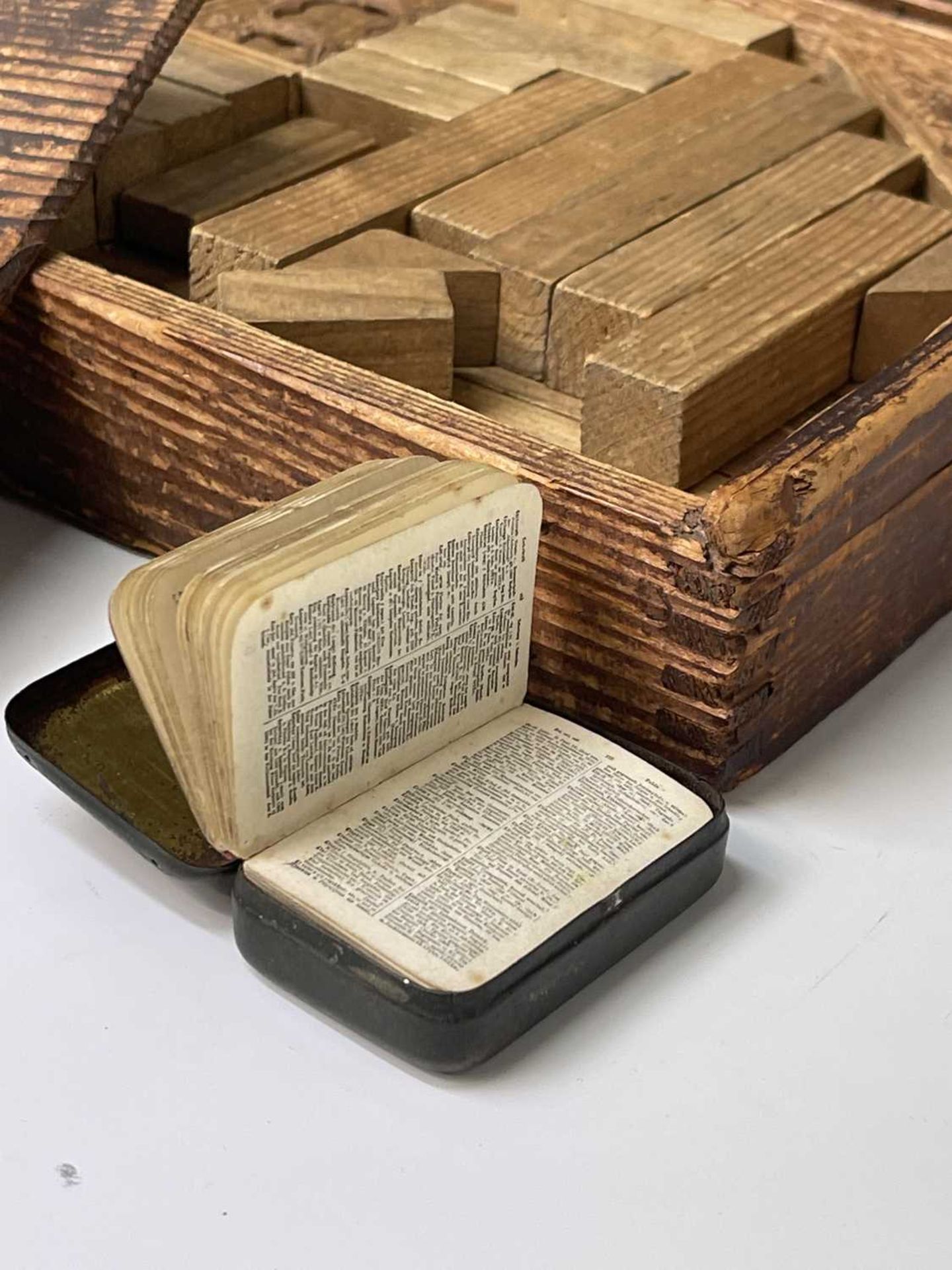 Childs Wooden Building Blocks and Miniature Book. Late 19th century continental building blocks in - Image 3 of 5