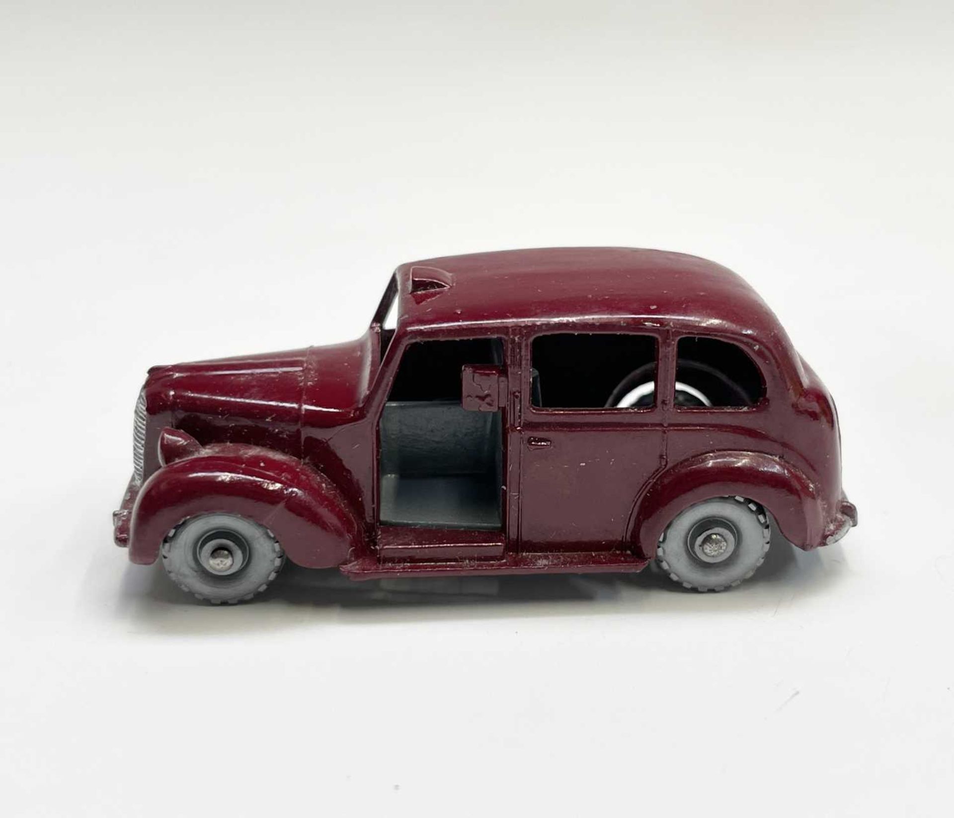 Lesney - Matchbox Toys nos 17 and 66. Austin FX3 Taxi, maroon body, mid grey interior, S.P.W. but - Image 2 of 6