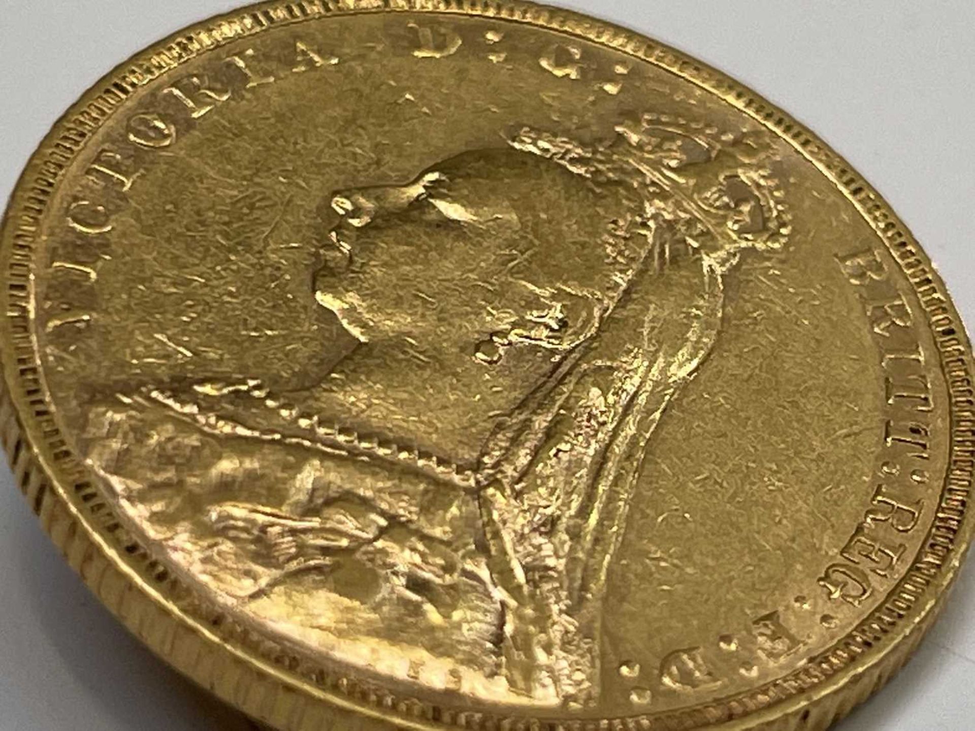 Great Britain Gold Sovereign 1889 Jubilee Head EF Note: Melbourne mint mark apparent Condition: - Image 3 of 3