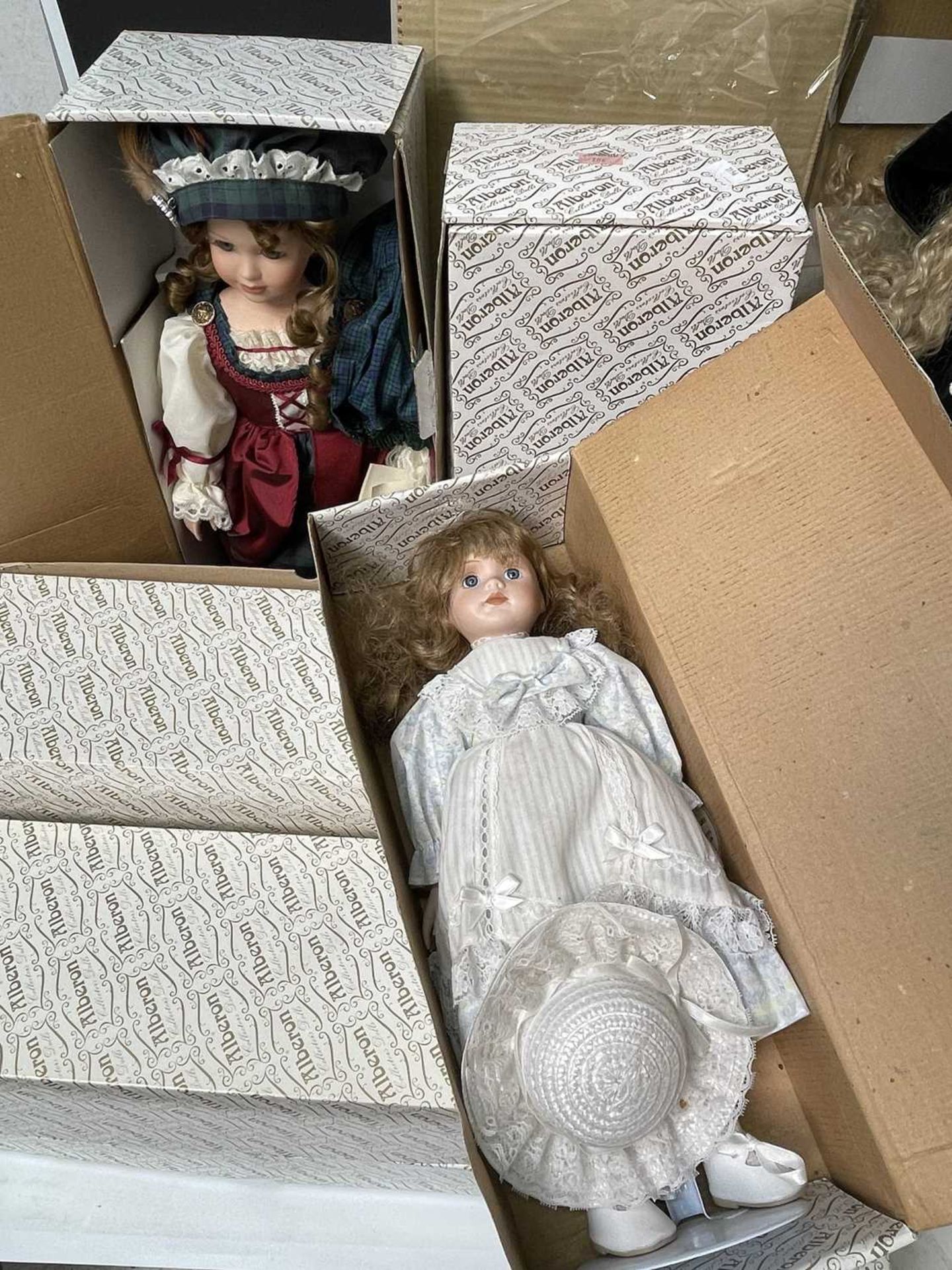 Alberon Collectors Dolls. 12 porcelain headed dolls of various sizes. All boxed. Condition: please - Image 4 of 5