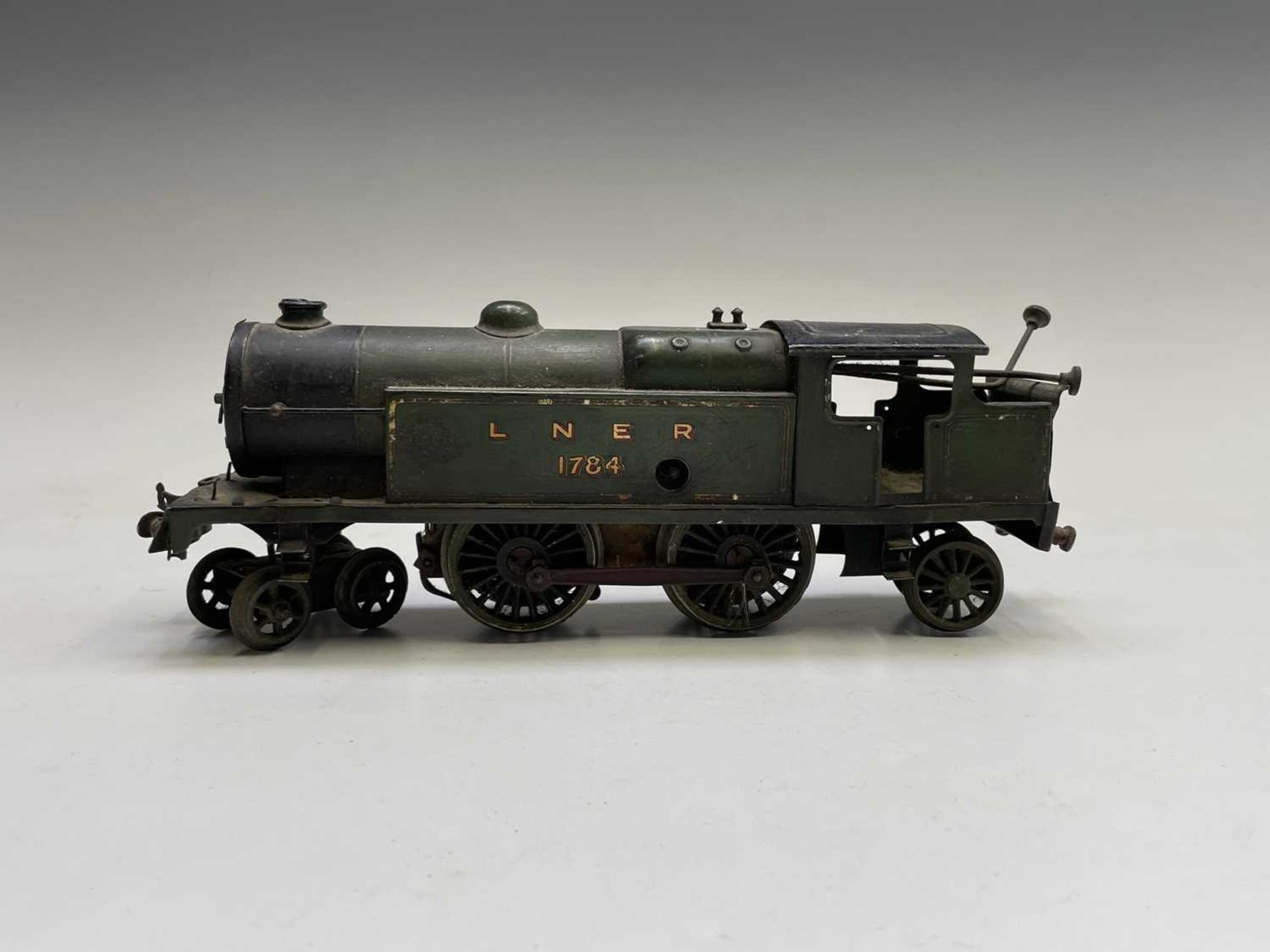 Transport - Model Railways - 'O' Gauge. Lot comprises Meccano clockwork. LNER Tender Engine 4-4-0 - Image 4 of 10