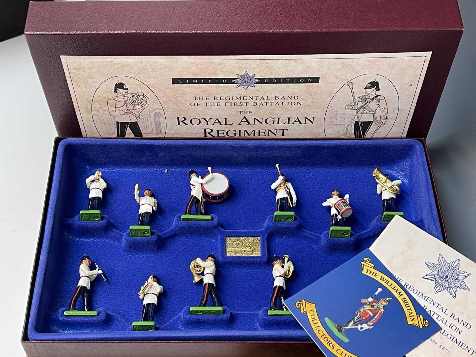 Britains - Royal Anglian Regiment and Royal Irish Rangers - boxed sets 5294 and 5192. 22 figures - Image 4 of 5