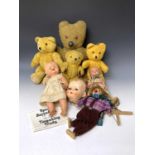 Teddy Bears (x4), Dolls/Puppets. A box containing 4 Teddy Bears. Heights: 20", 15", 12" and 9".