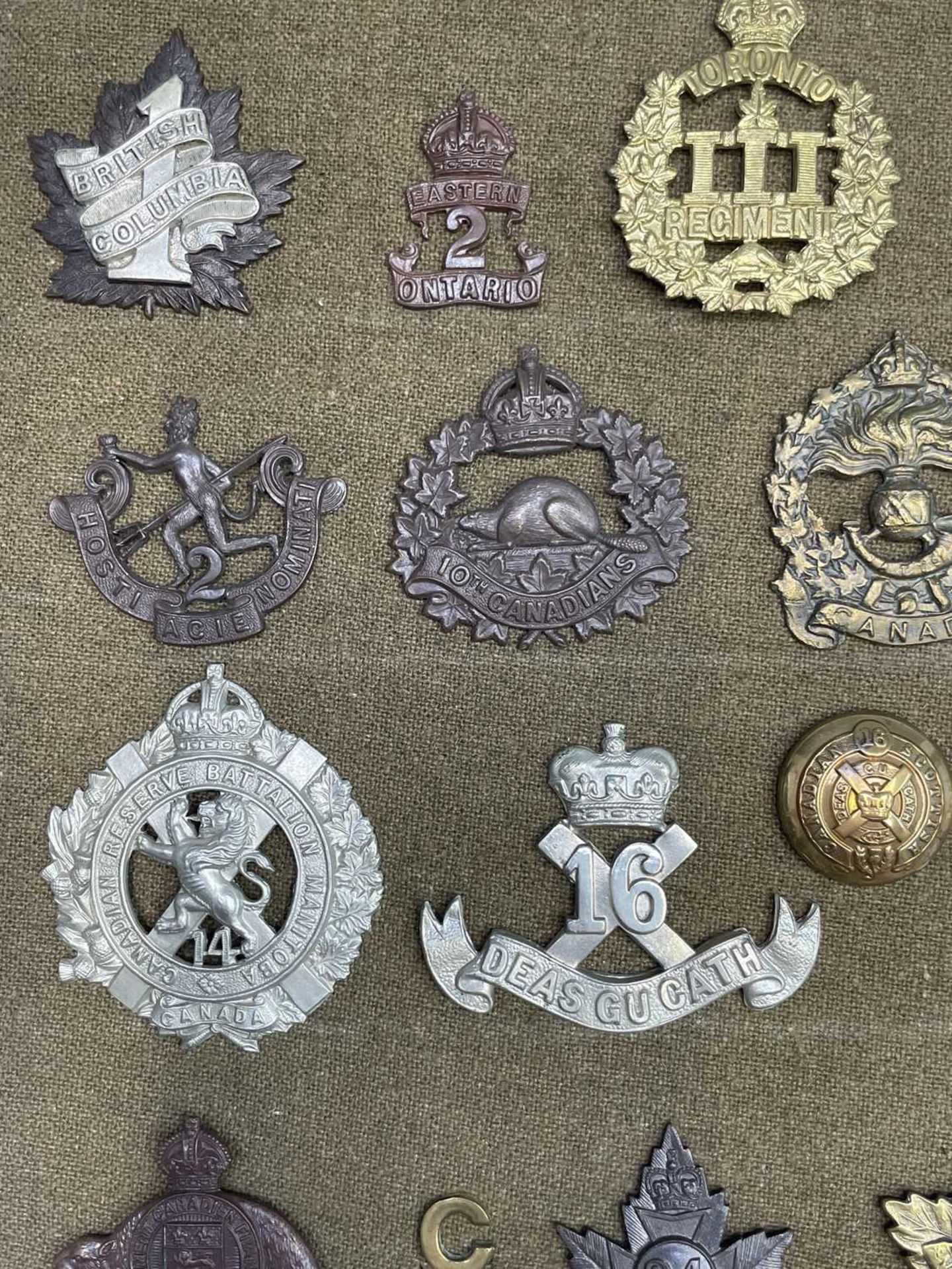 Canadian Expeditionary Forces 1 to 39 Battalions. A display card containing cap badges, collar dogs, - Image 3 of 5