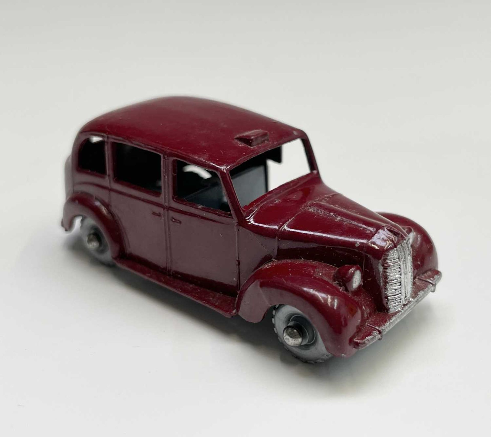 Lesney - Matchbox Toys nos 17 and 66. Austin FX3 Taxi, maroon body, mid grey interior, S.P.W. but - Image 6 of 6