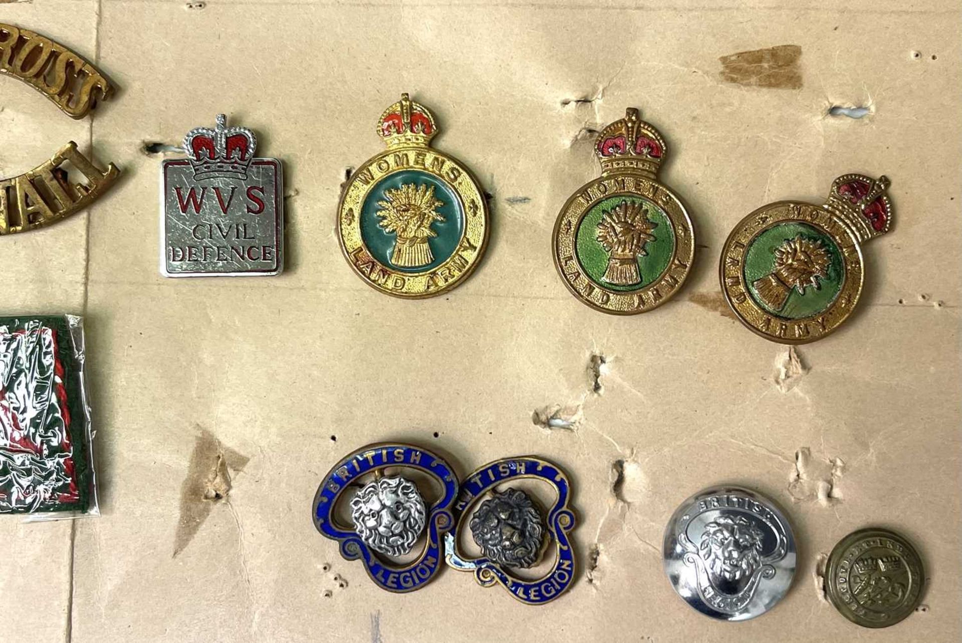 Military Auxiliary Services. A display card of badges, buttons, etc. Noted: On War Service, On War - Image 4 of 5