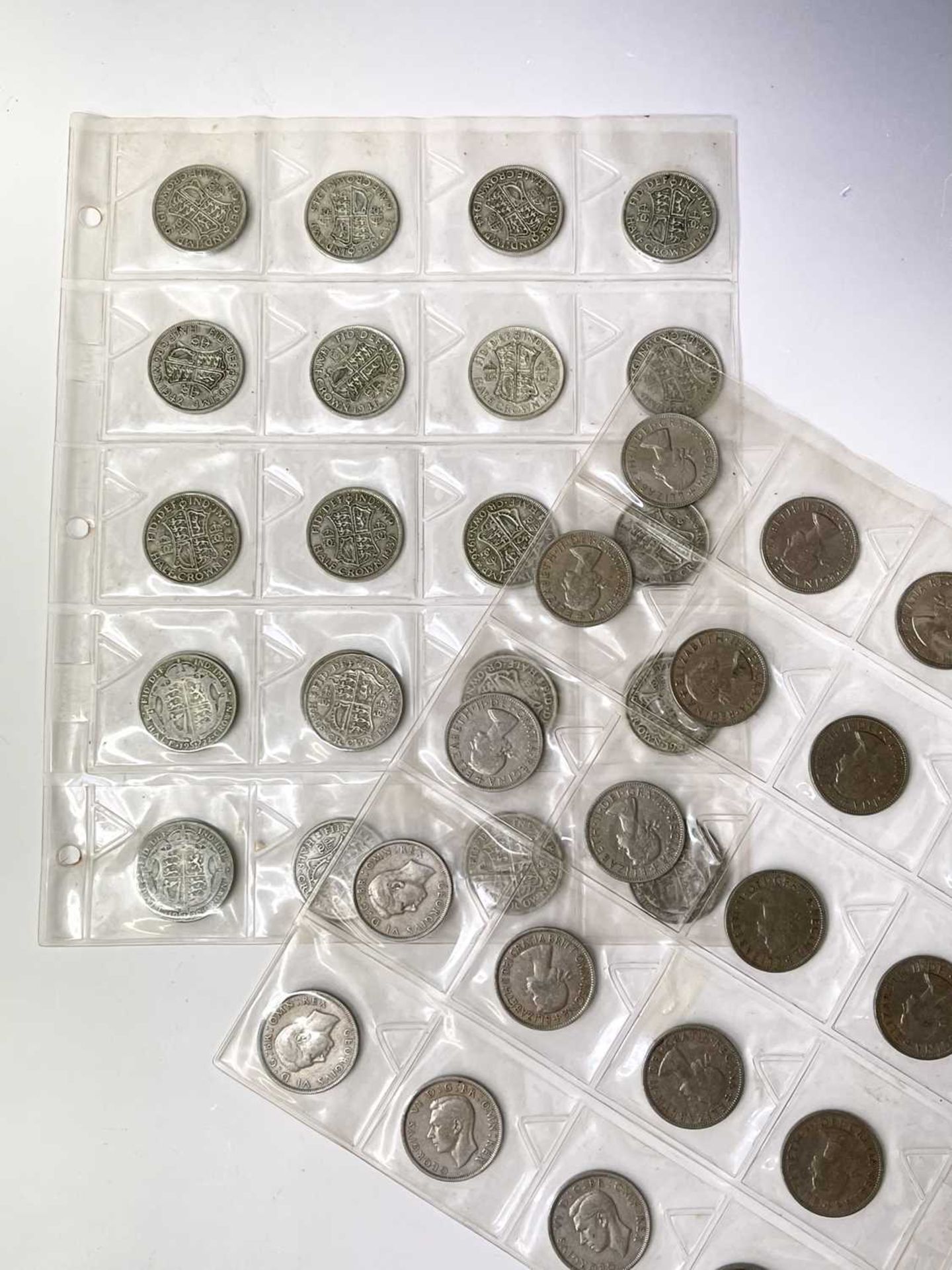 Great Britain Halfcrown coinage. Comprising 28 pre 1947 silver coins (face £3.50) and 20 cupro-