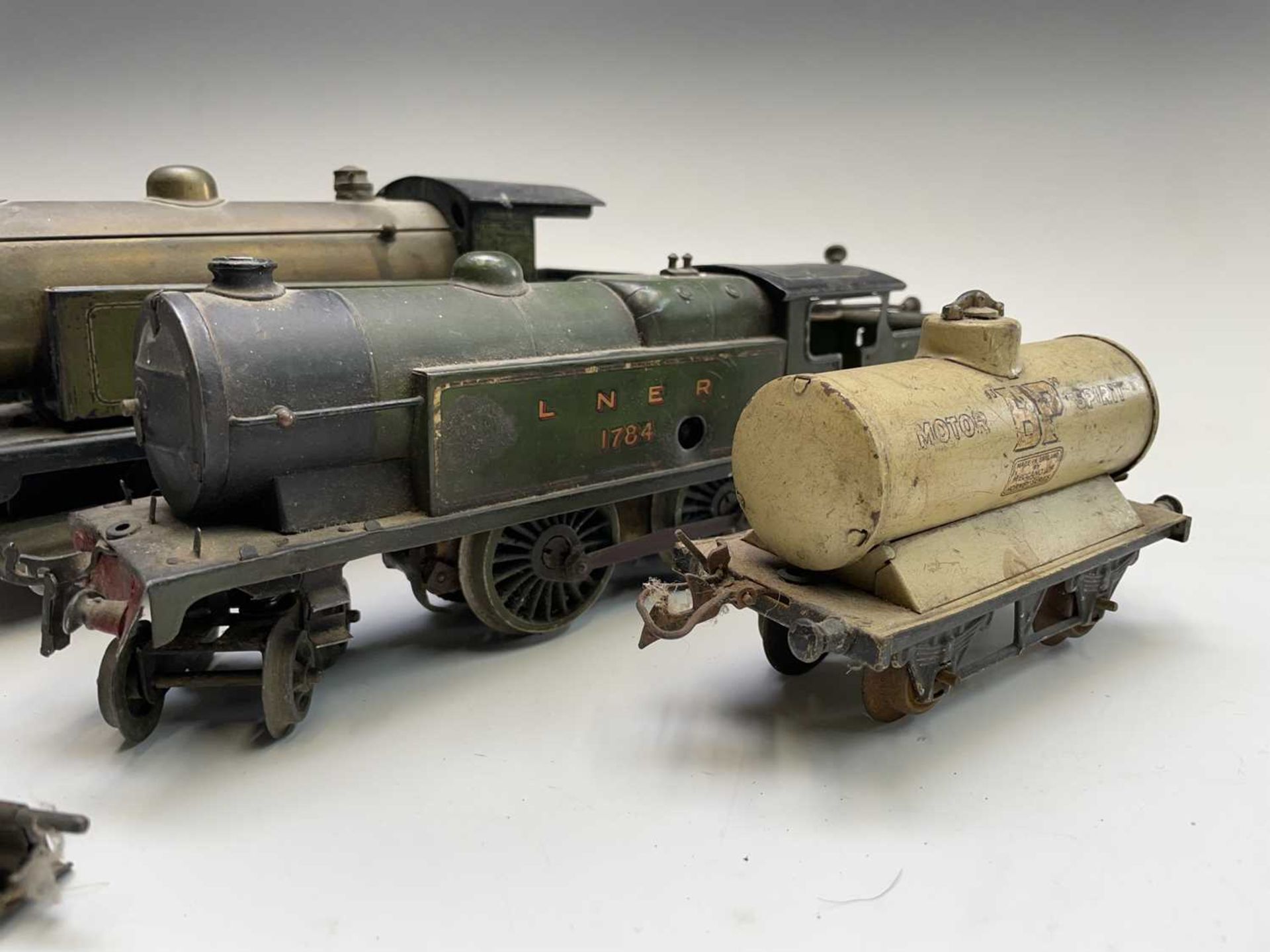 Transport - Model Railways - 'O' Gauge. Lot comprises Meccano clockwork. LNER Tender Engine 4-4-0 - Image 9 of 10