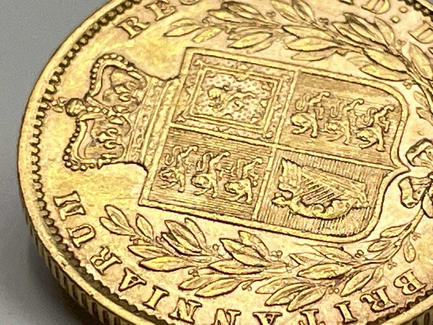 Great Britain Gold Sovereign 1865 Die no.23 Shield Back low mintage Condition: please request a - Image 10 of 10