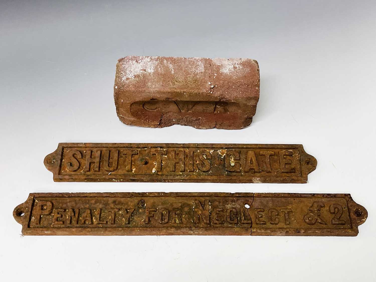 Railways - Railwayana Cast Iron Lineside Signs (x2), Cast Iron Gradient Arm and a GWR Brick. Lot - Image 4 of 5