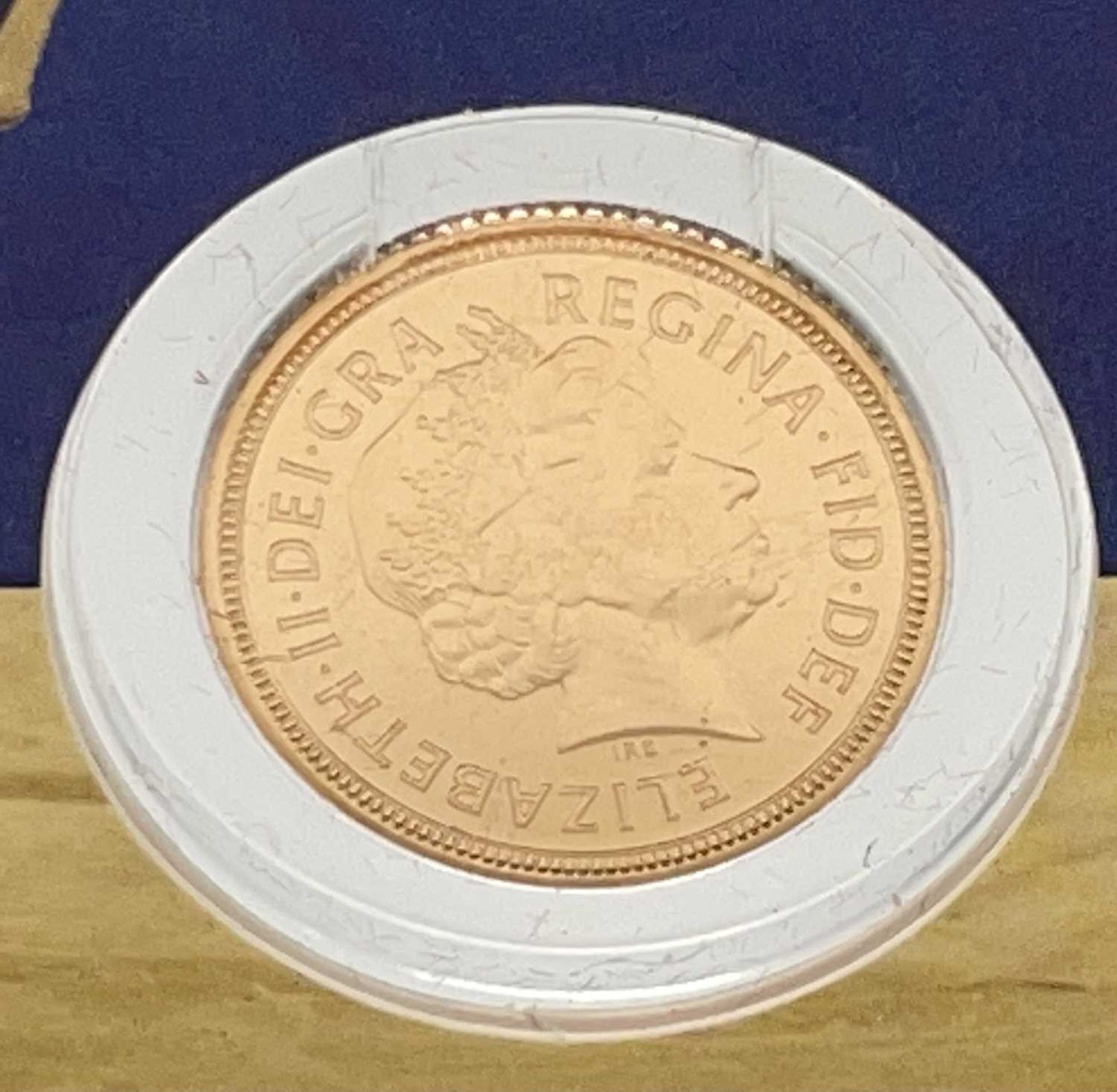 Great Britain Gold Half Sovereign 2005 Queen Elizabeth II featuring new portrayal of George & Dragon - Image 5 of 5