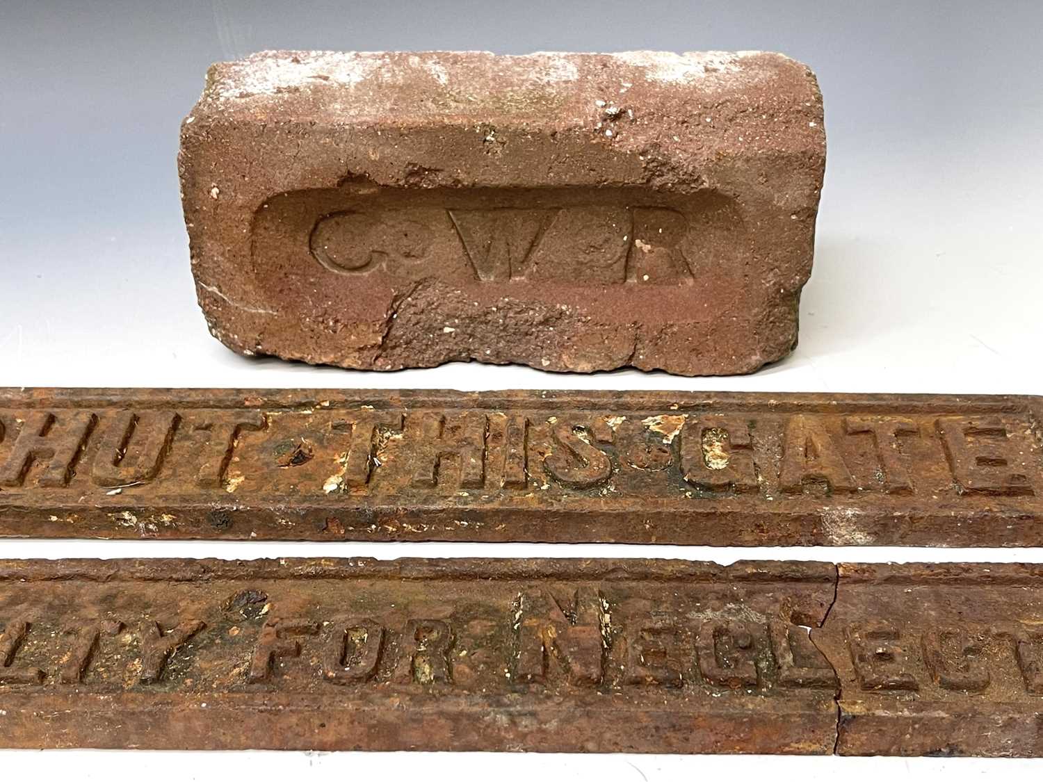 Railways - Railwayana Cast Iron Lineside Signs (x2), Cast Iron Gradient Arm and a GWR Brick. Lot - Image 3 of 5