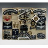 Royal Air Force / Royal Observer Corps / A.T.C etc - 1. A display card containing various cloth