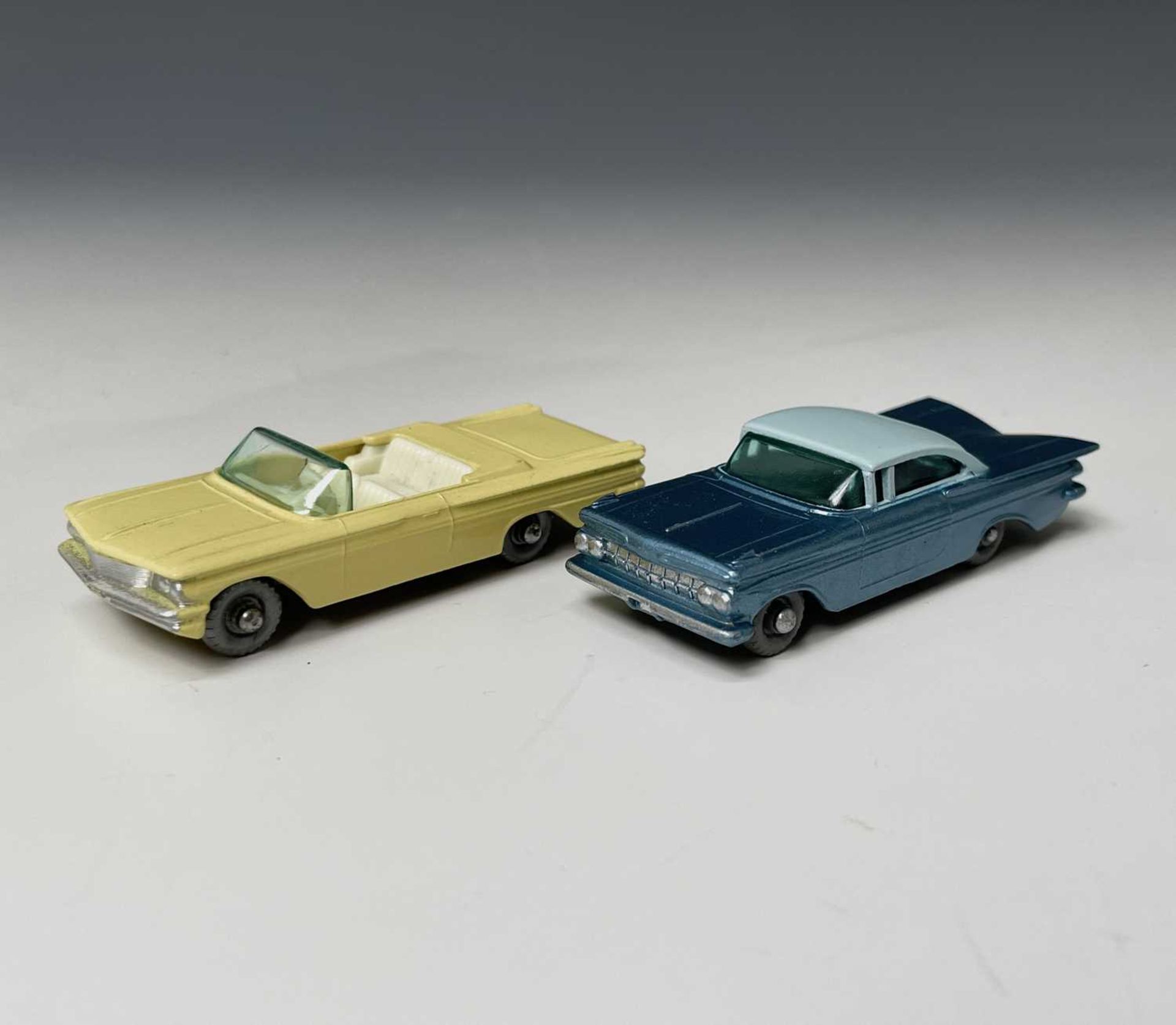 Lesney - Matchbox Toys nos 39 and 57. Pontiac Convertible, lemon body, crimson base, cream - Image 2 of 6