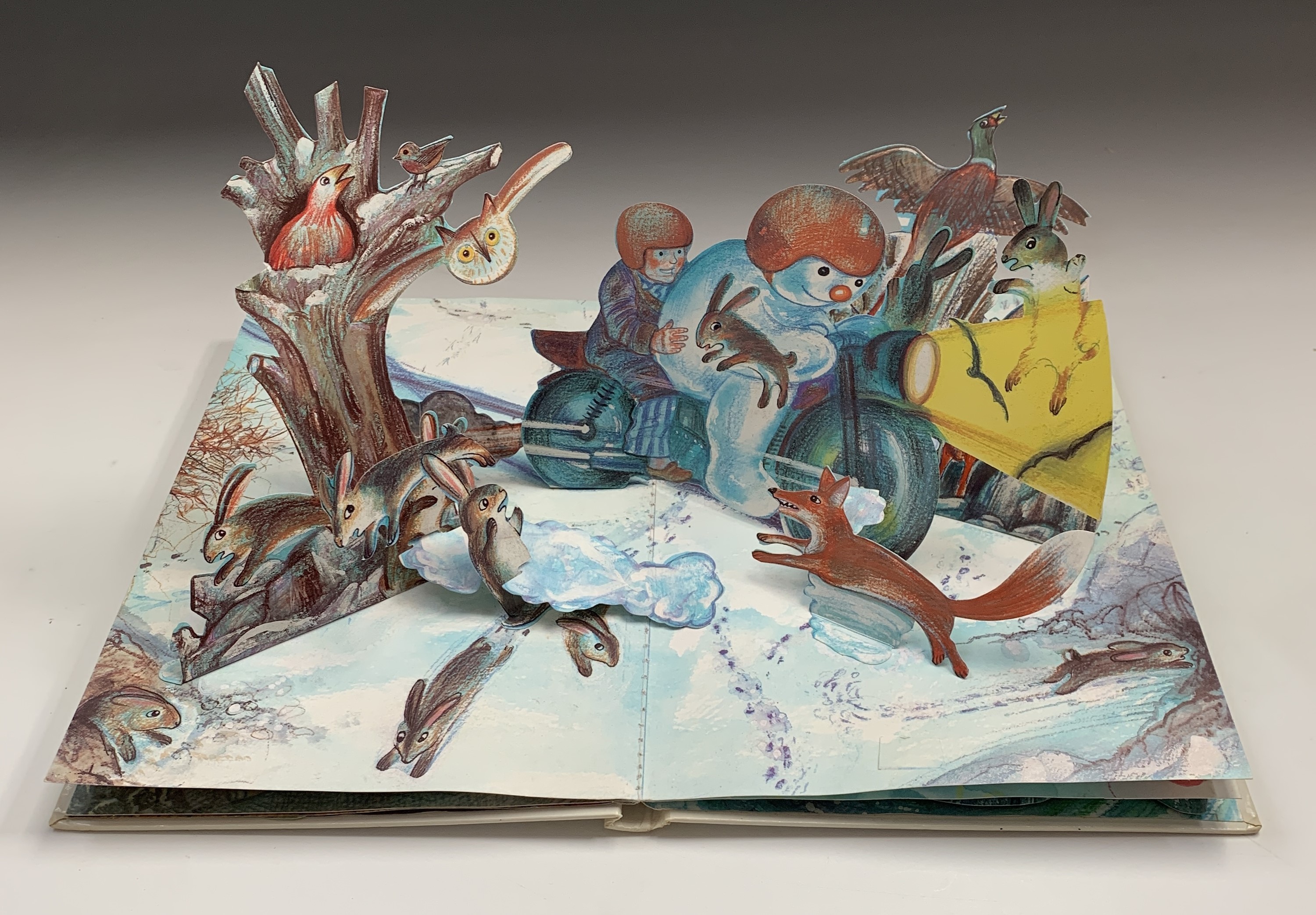 CHILDRENS BOOK INTEREST. 'Doll's House,' a spiral bound pop-up cardwrap book opening to 360 - Image 7 of 12