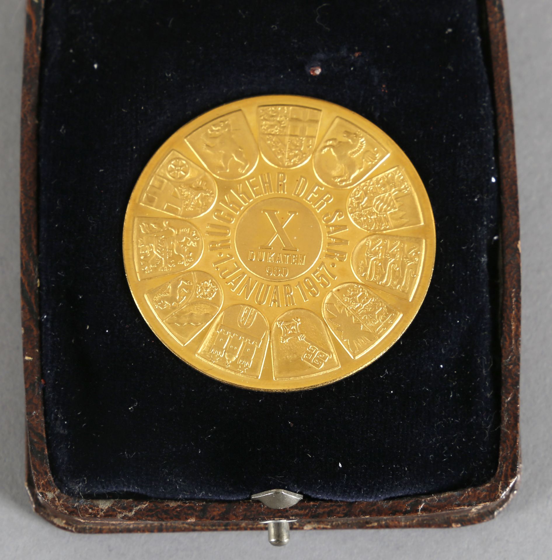 Goldmedaille: 'Rückkehr der Saar - 1. Januar 1957 - X Dukaten', 980er Gold