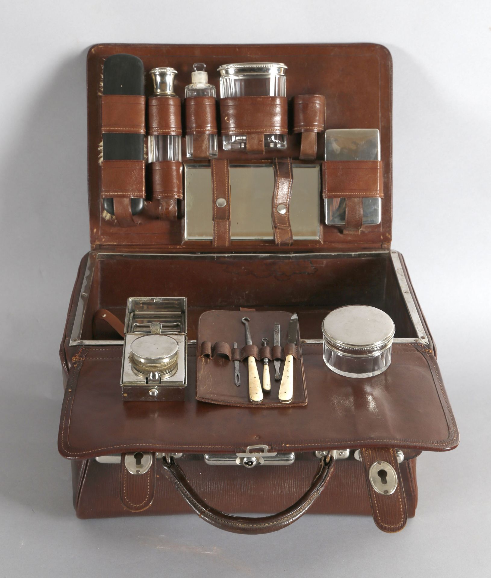 Schöne alte Reisetasche mit Necessaire, deutsch um 1900-1920