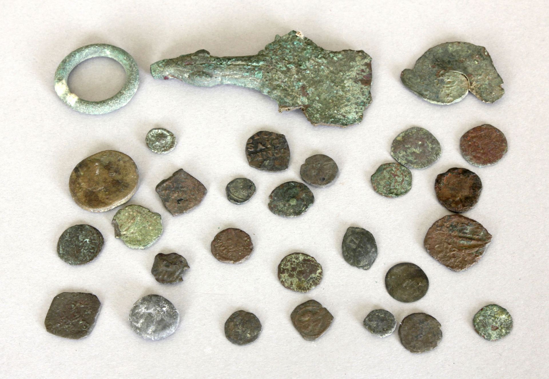Konvolut antiker Kupfer- und Bronzemünzen, 26 Stück